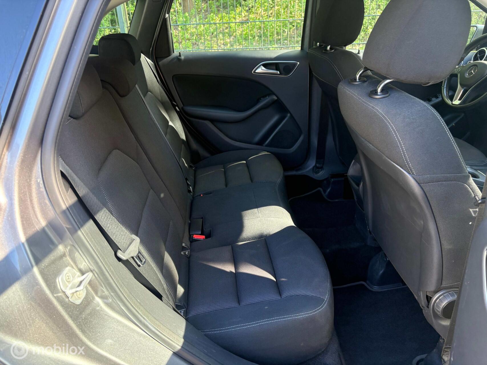 Foto van Mercedes-Benz B 180