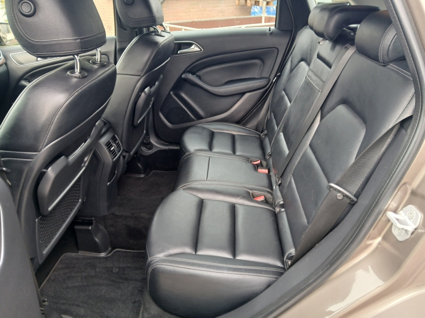 Foto van Mercedes-Benz B 180
