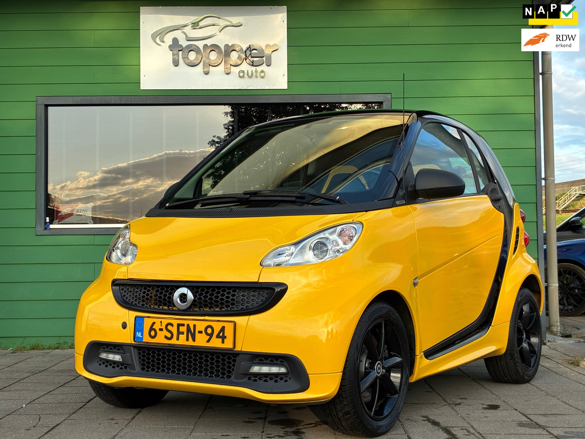 Smart Fortwo Coupe MHD 1.0 mhd Bumble Bee|Panoramadak|Camera|Navigatie|Elektr.ramen|NAP|Automaat| 2013 - voorkant
