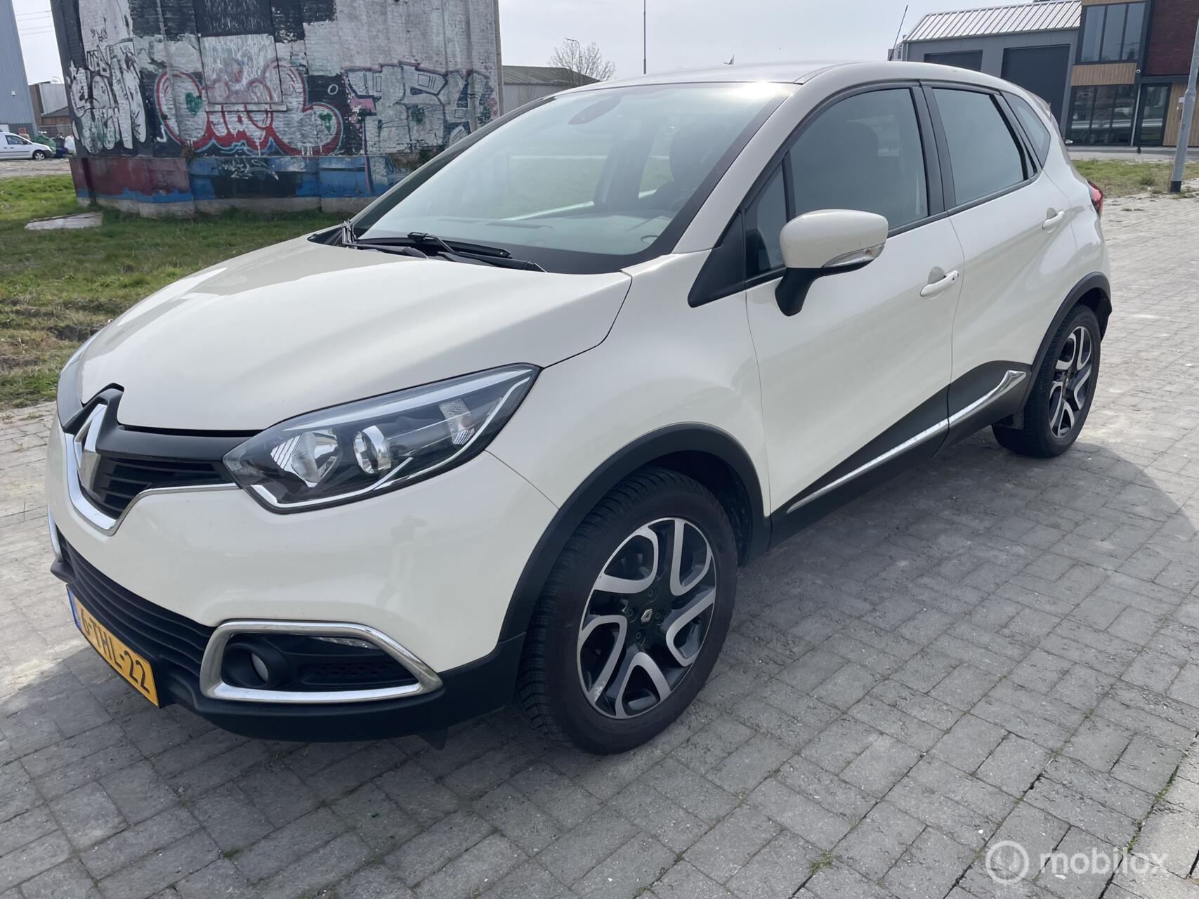 Renault Captur 0.9 TCe Dynamique 2014 - voorkant