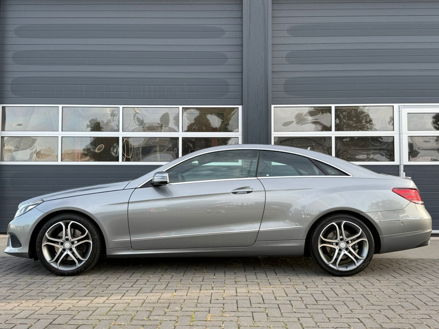 Foto van Mercedes-Benz E 200