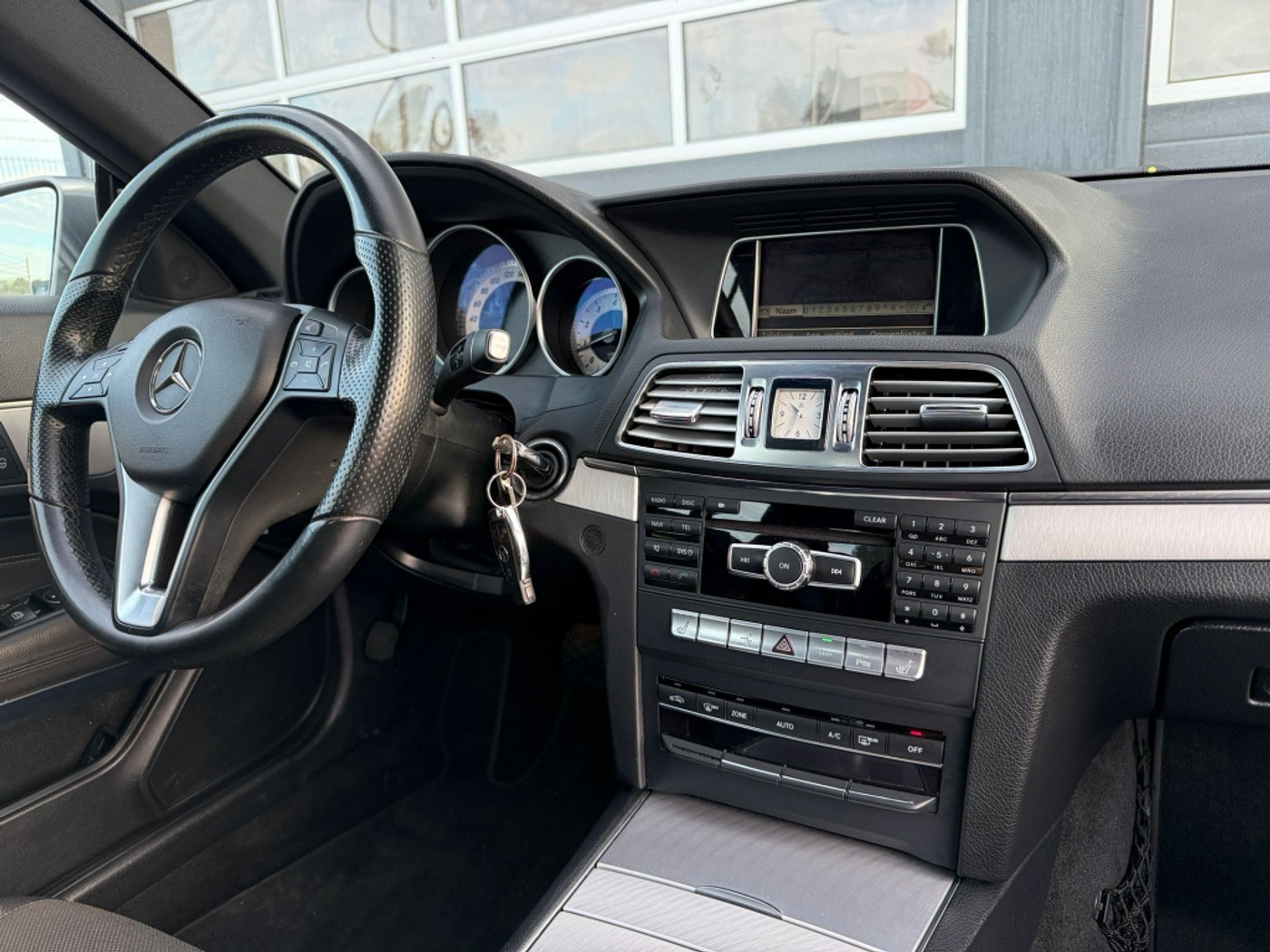 Foto van Mercedes-Benz E 200