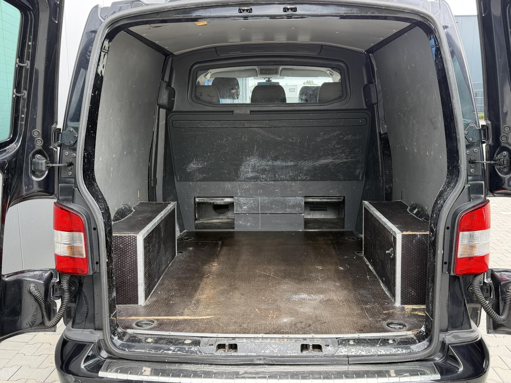 Foto van Volkswagen Transporter Bestel D 132 KW DC Aut