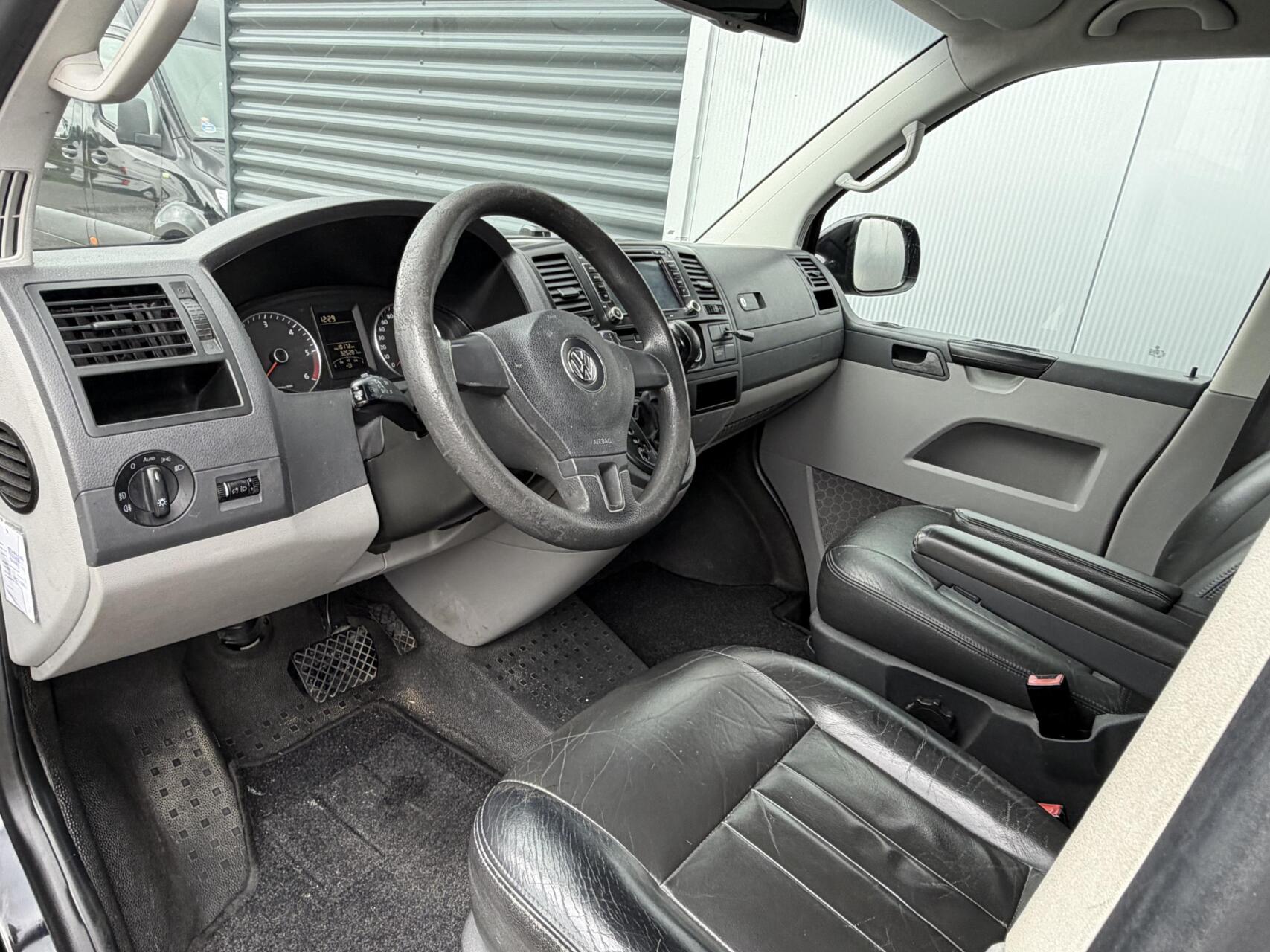 Foto van Volkswagen Transporter Bestel D 132 KW DC Aut