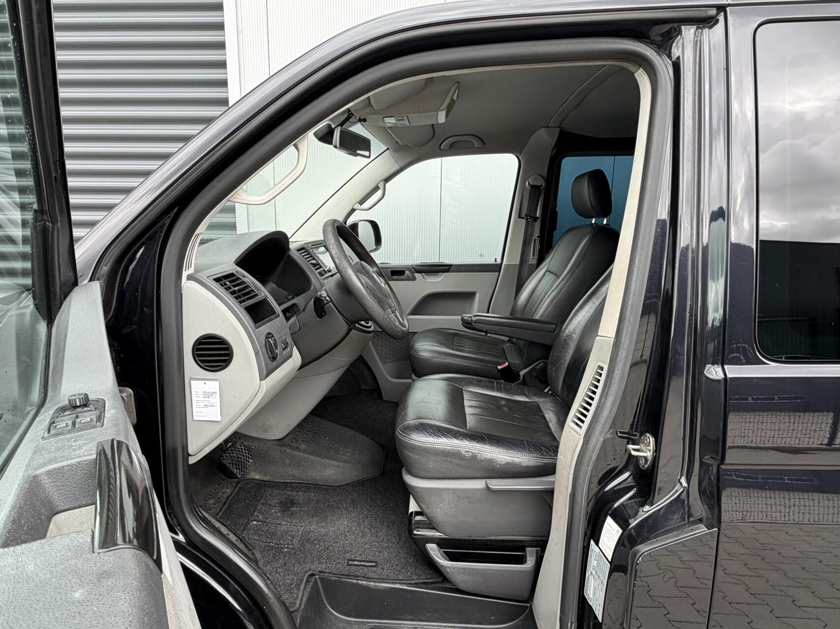 Foto van Volkswagen Transporter Bestel D 132 KW DC Aut