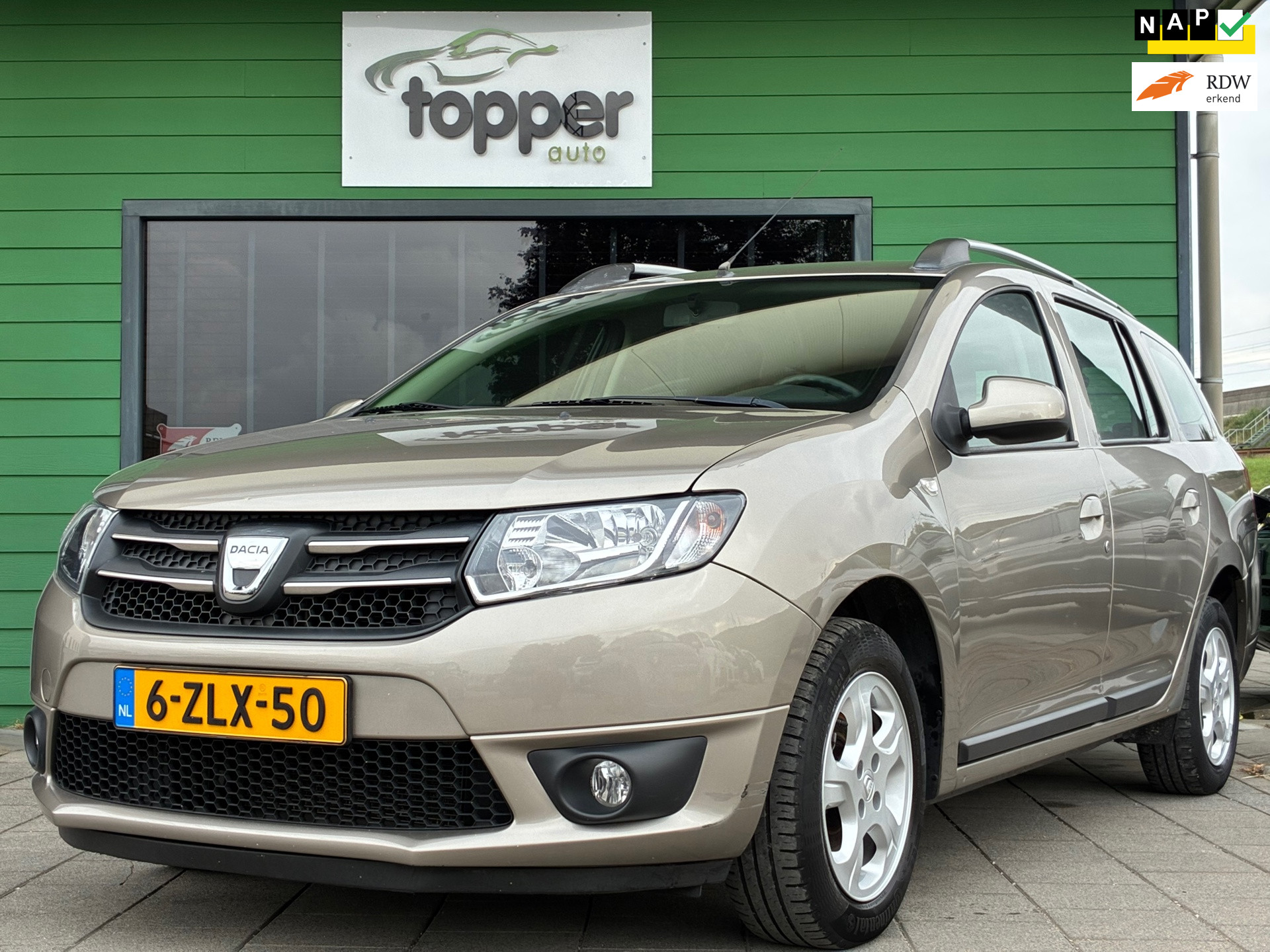 Dacia Logan 0.9 TCe Prestige|1e Eigenaar|Navigatie|Airco|Trekhaak|PDC|CruiseControl|Elektr.ramen|Nieuwe APK|NAP| 2015 - voorkant