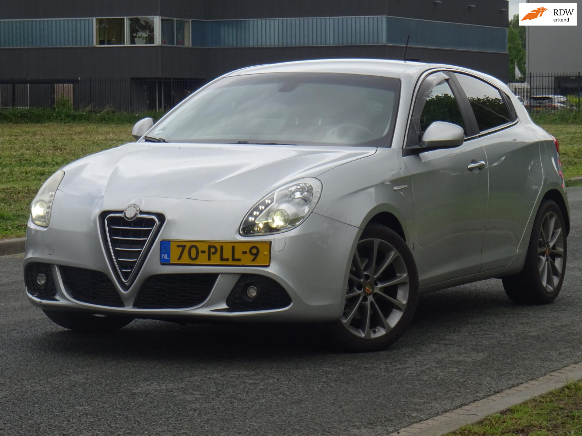 Alfa Romeo Alfa Giulietta 1.4 T Distinctive CLIMA/CRUISE/PDC/APK 2010 - voorkant