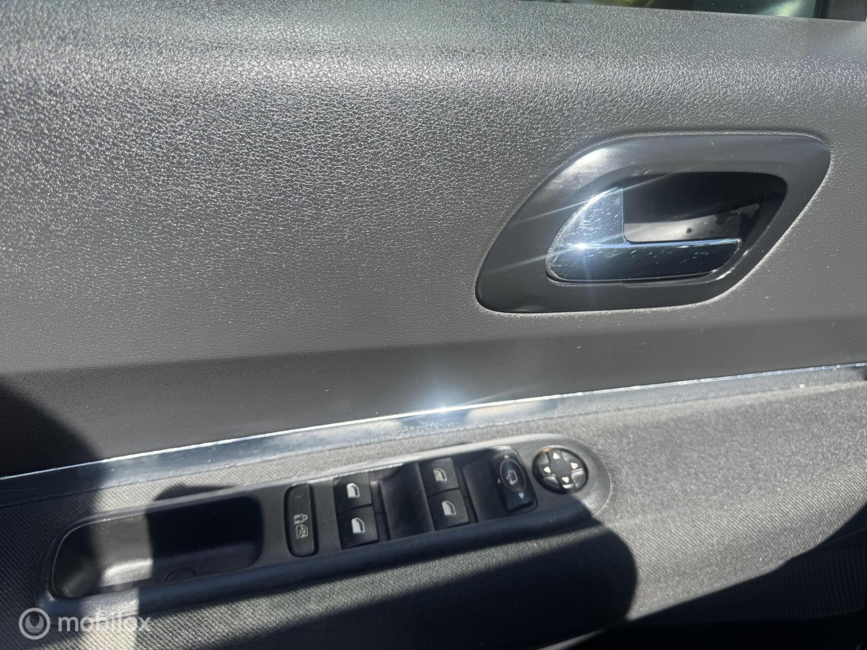 Foto van Peugeot 5008