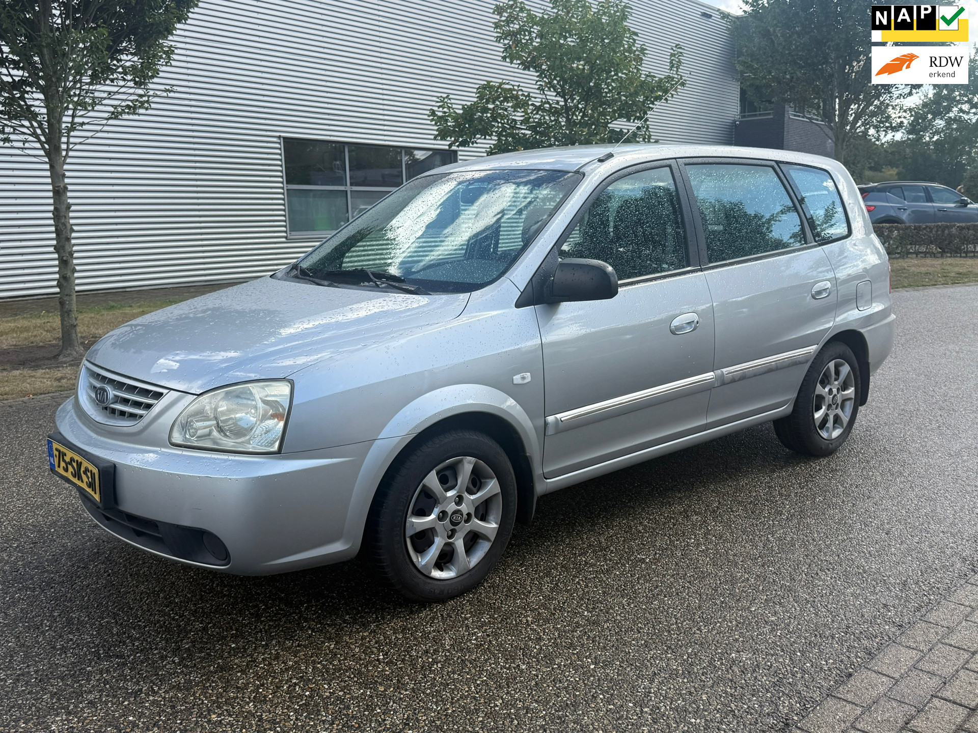 Kia Carens 1.6-16V LX 2006 - voorkant