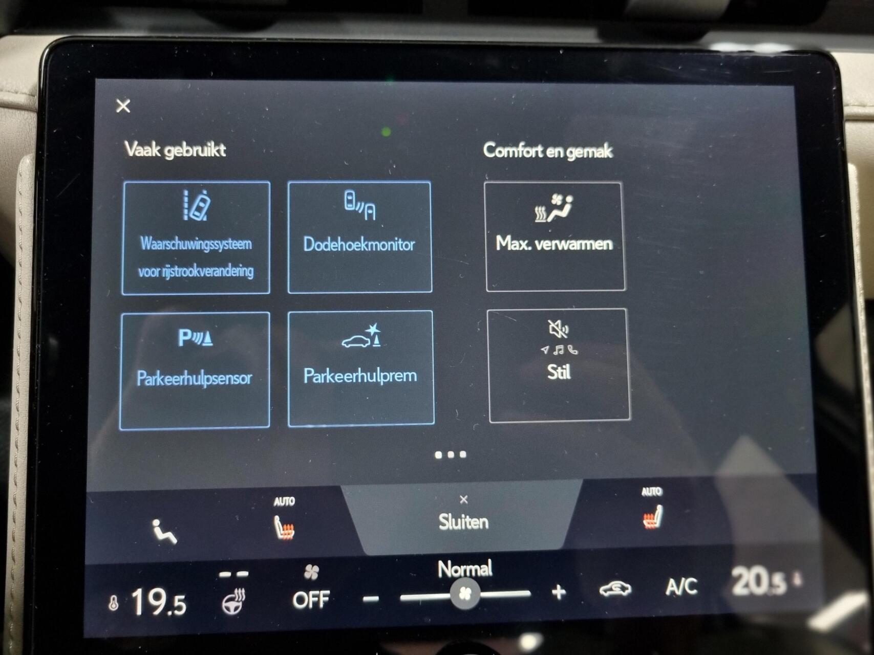 Foto van Lexus Lexus LBX