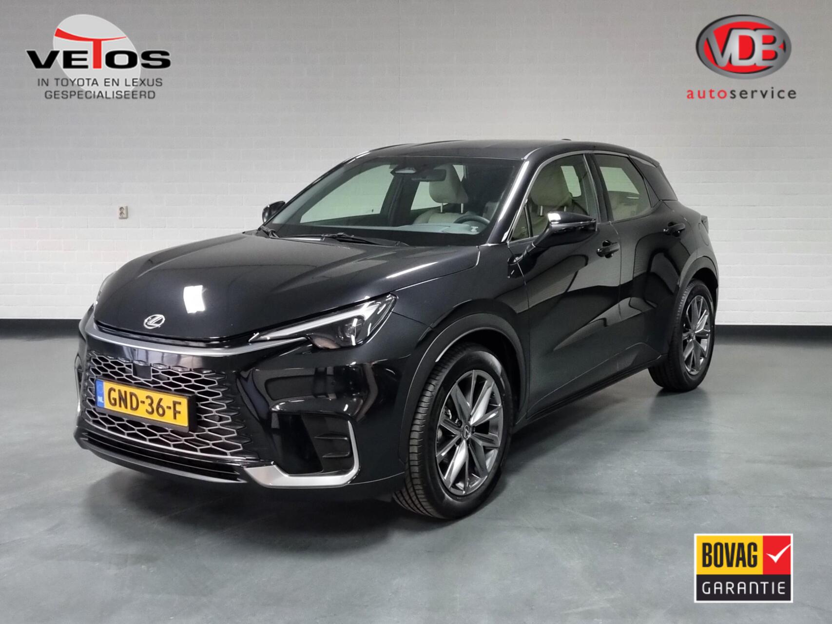 Lexus Lexus LBX 1.5 Elegant / Leder / PDC / BSM 2024 - voorkant