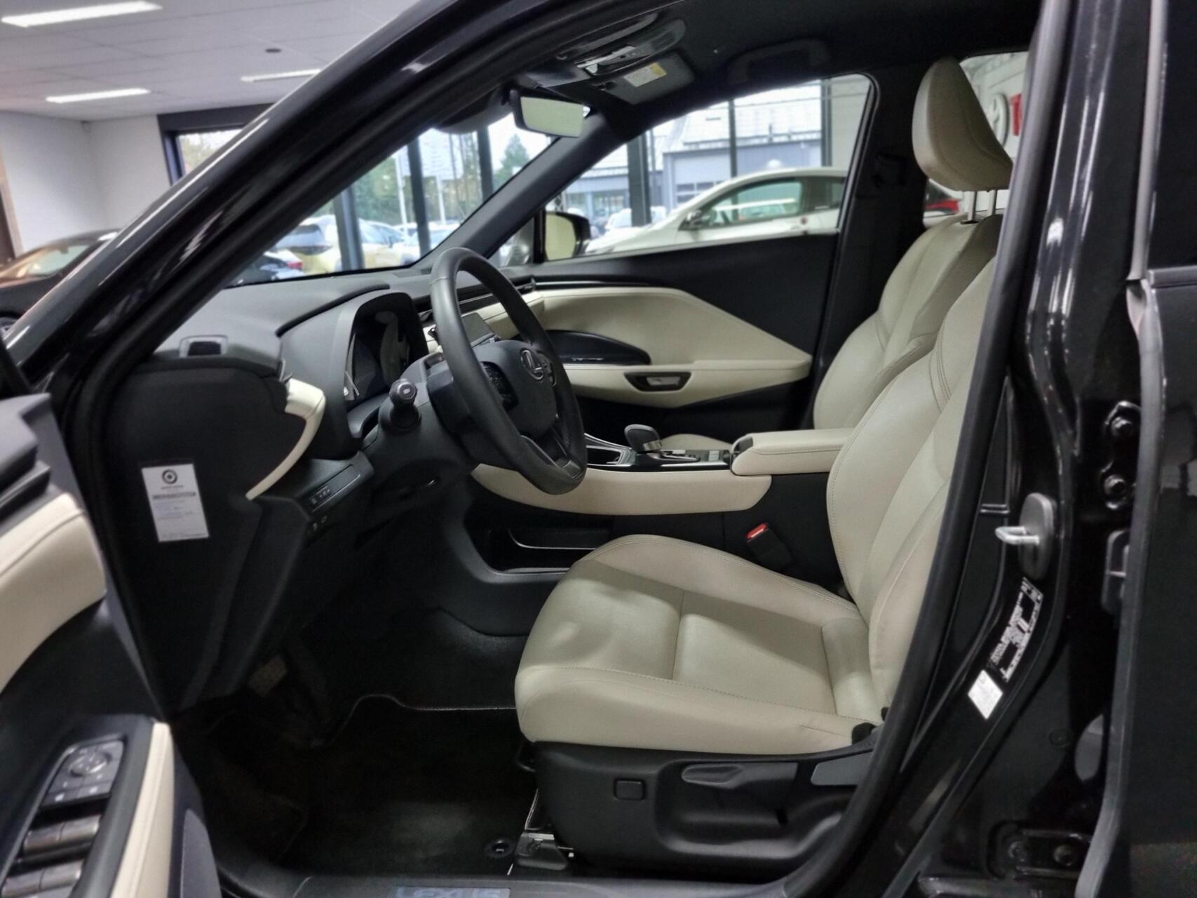 Foto van Lexus Lexus LBX