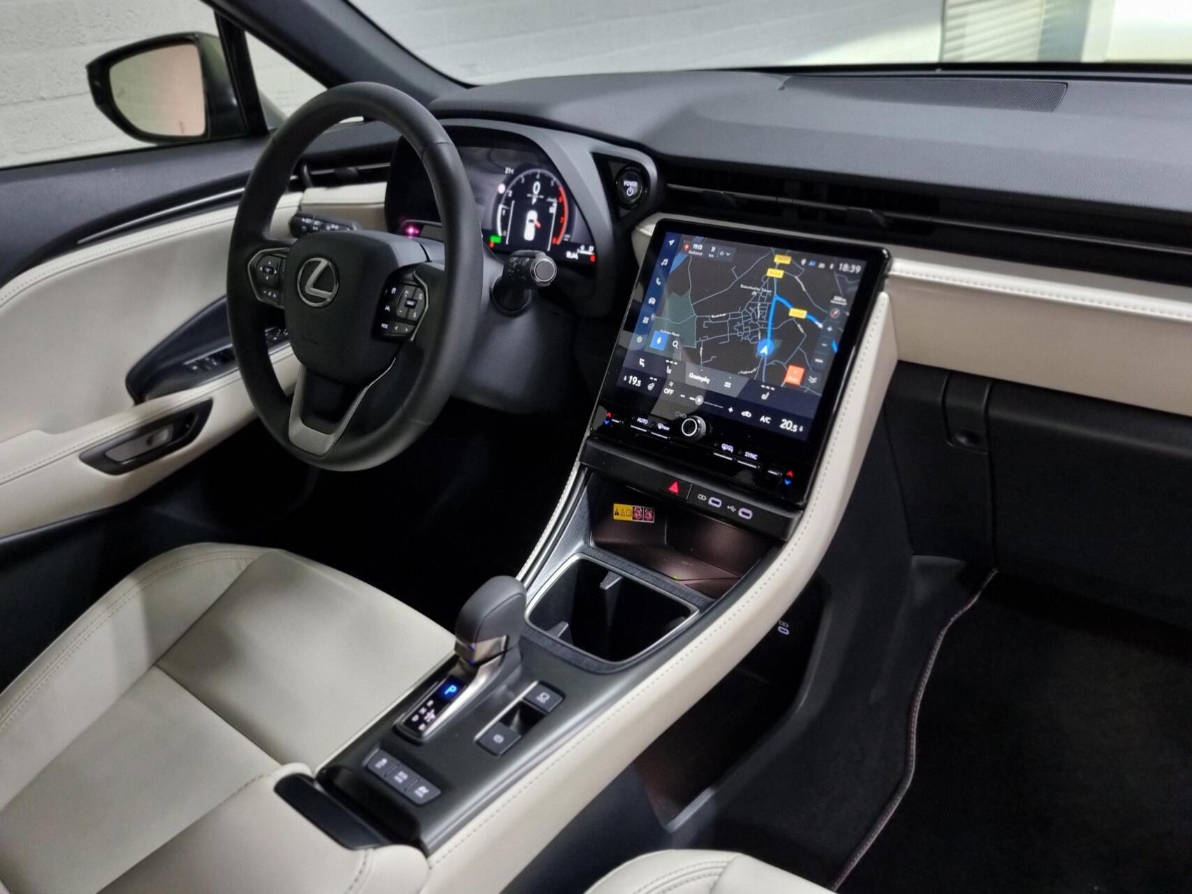 Foto van Lexus Lexus LBX