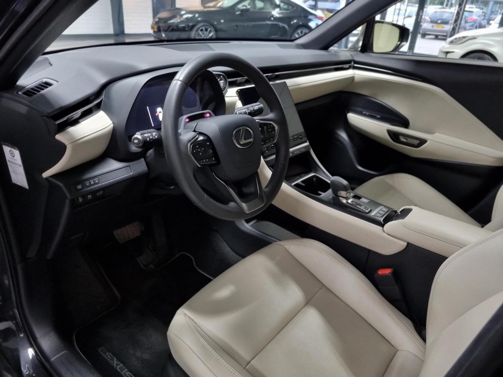 Foto van Lexus Lexus LBX