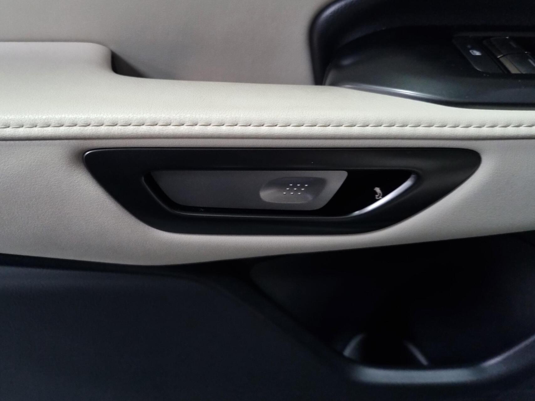 Foto van Lexus Lexus LBX