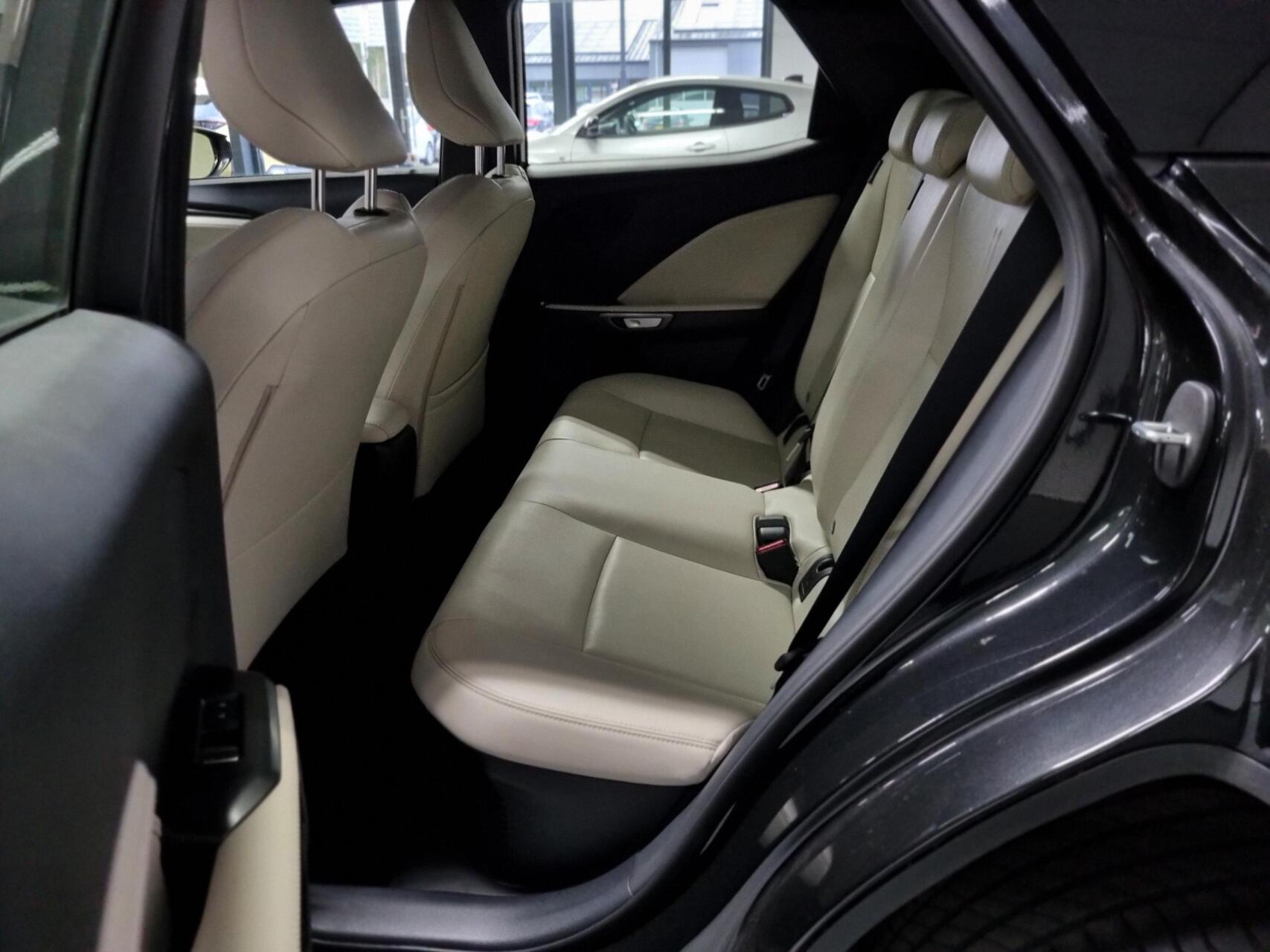 Foto van Lexus Lexus LBX