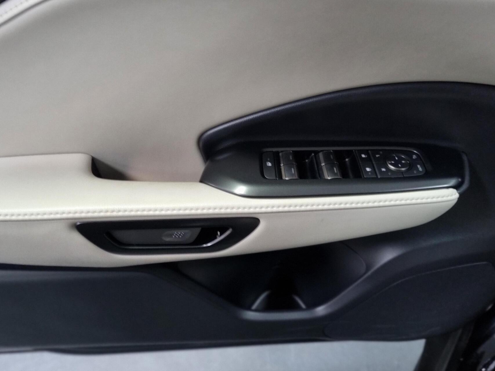 Foto van Lexus Lexus LBX