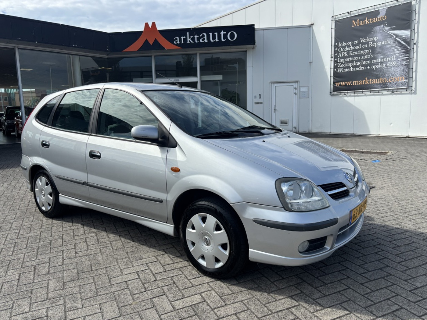 Nissan Nissan Almera Tino 1.8 Acenta Climate Trekhaak Nieuwe APK 2004 - voorkant