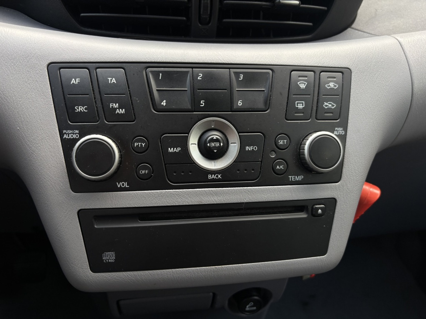 Foto van Nissan Nissan Almera Tino