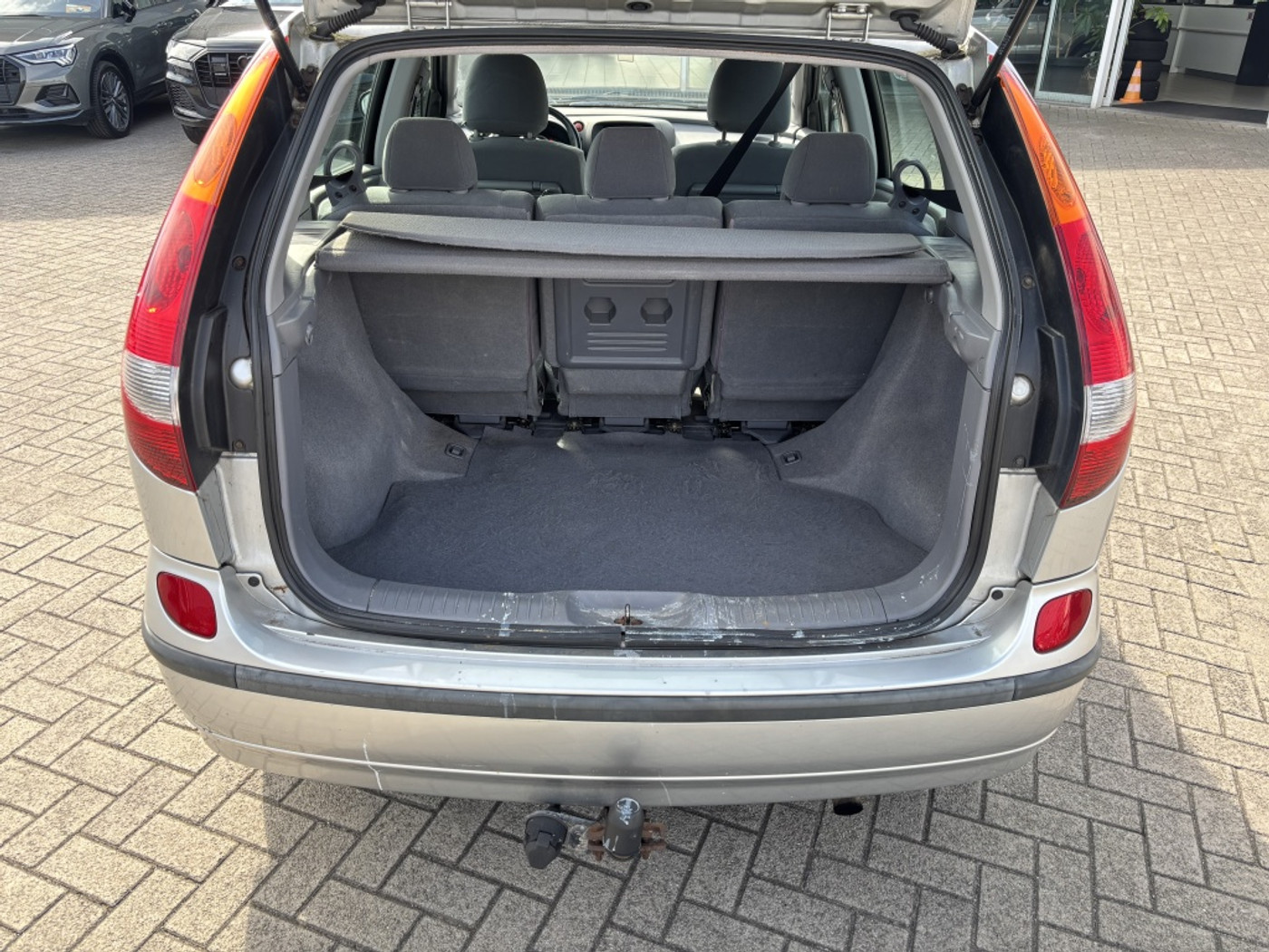 Foto van Nissan Nissan Almera Tino