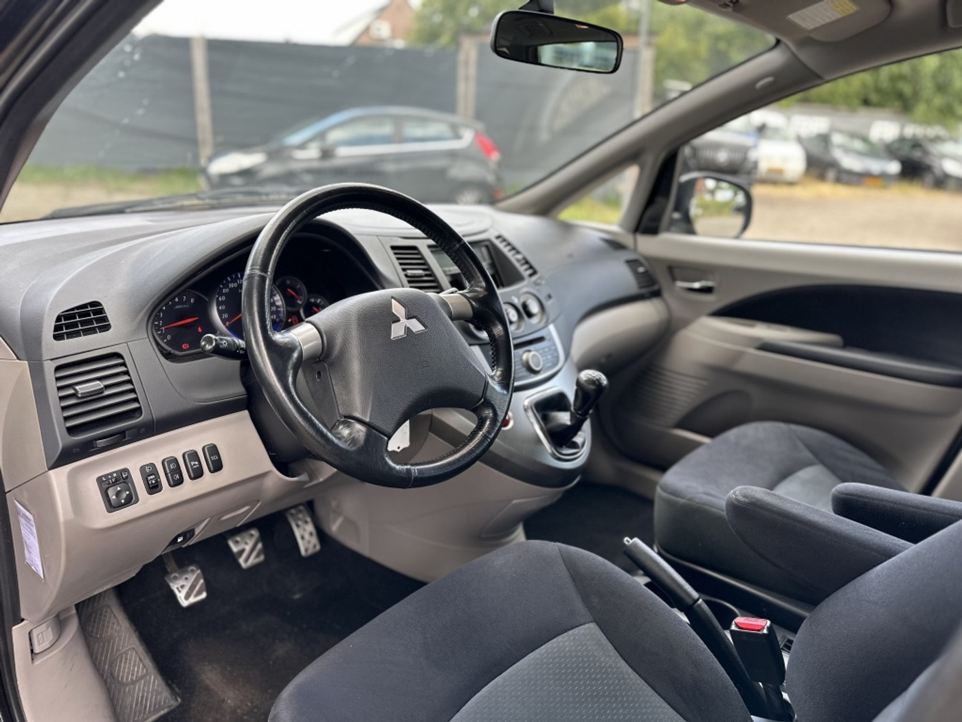 Foto van Mitsubishi Mitsubishi Grandis