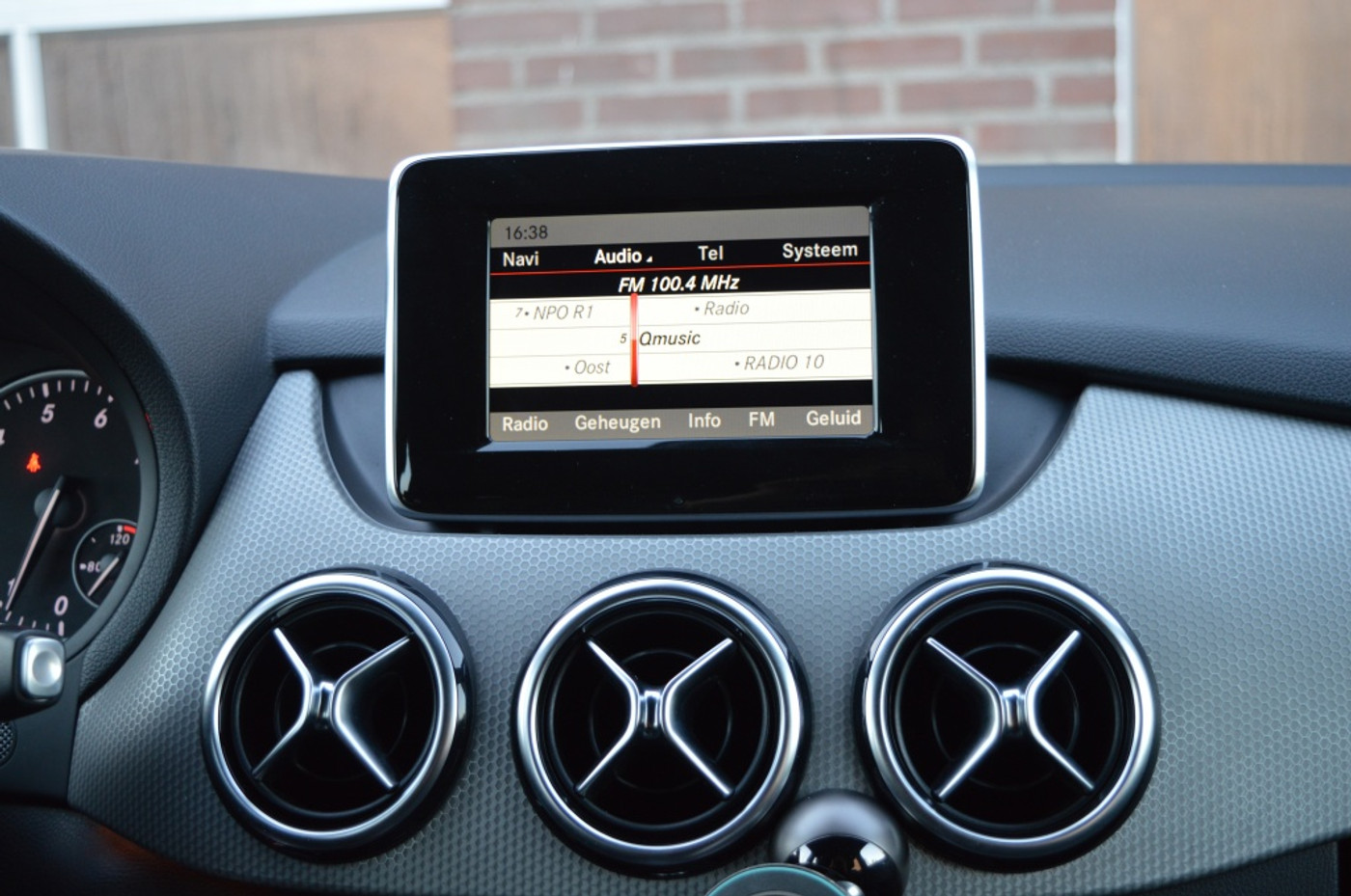 Foto van Mercedes-Benz B 180
