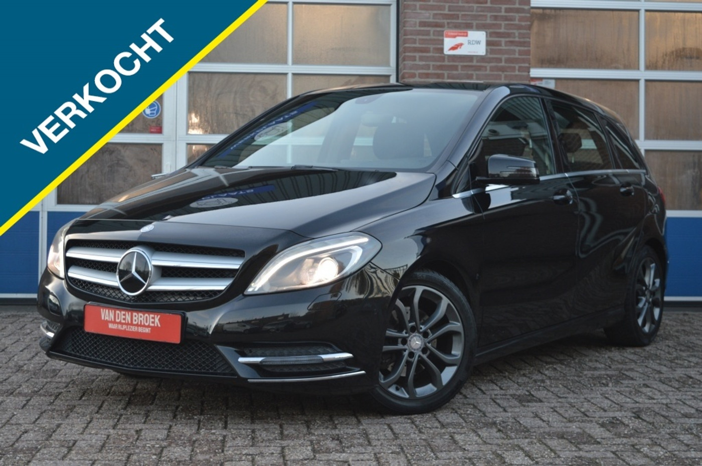 Mercedes-Benz B 180 180 Ambition | AUT - NAVI - TRK.HAAK 2013 - voorkant