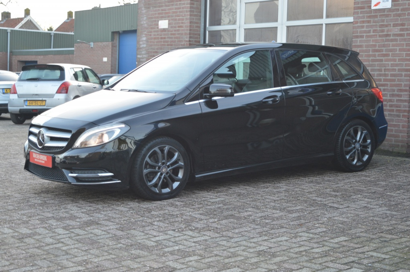 Foto van Mercedes-Benz B 180