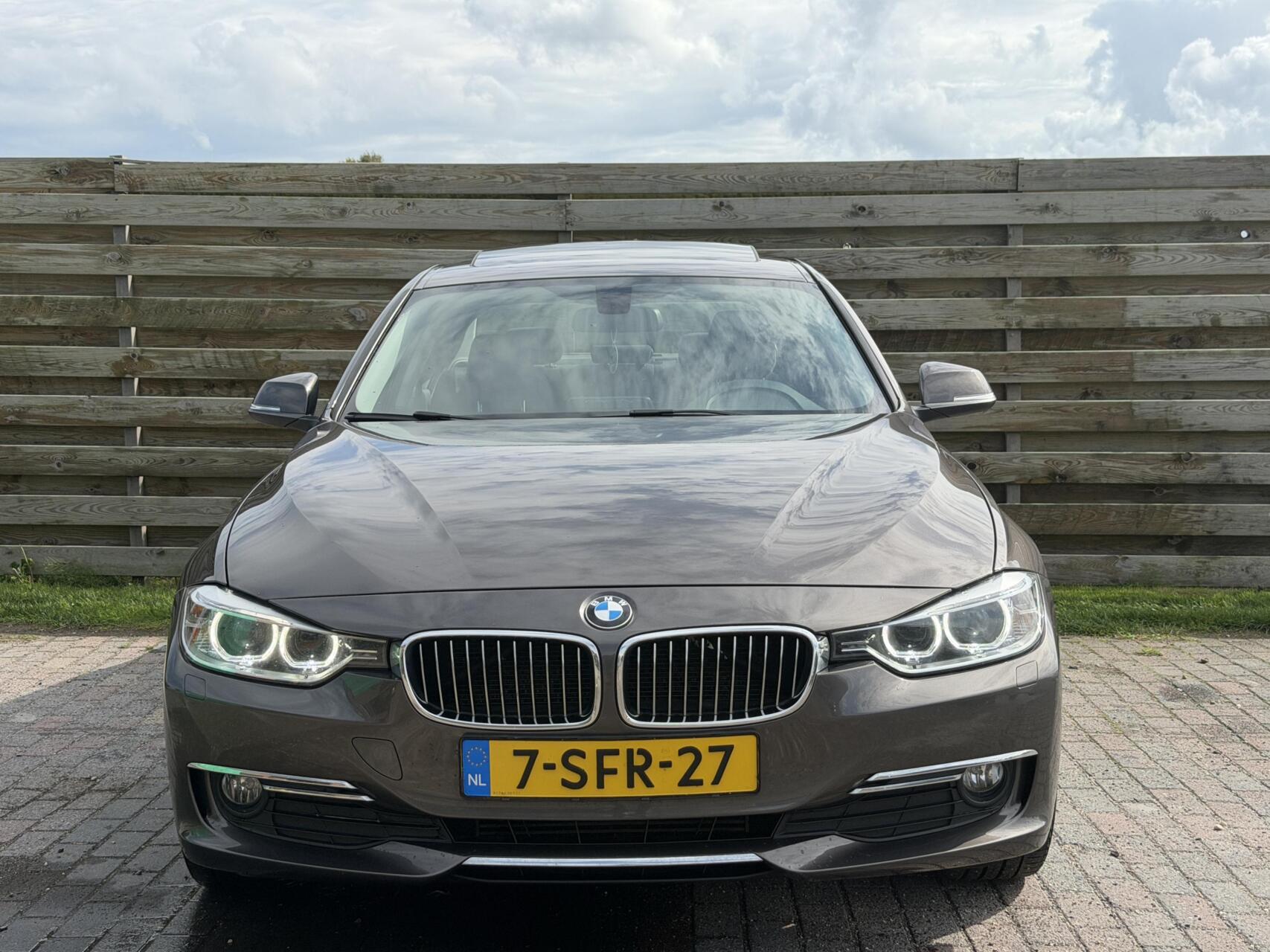 Foto van BMW 320i Ed