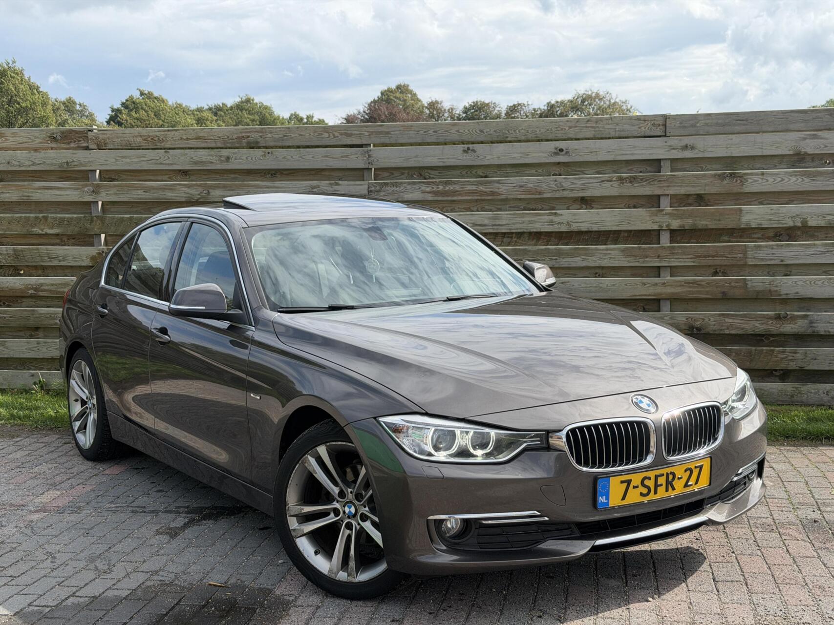 Foto van BMW 320i Ed
