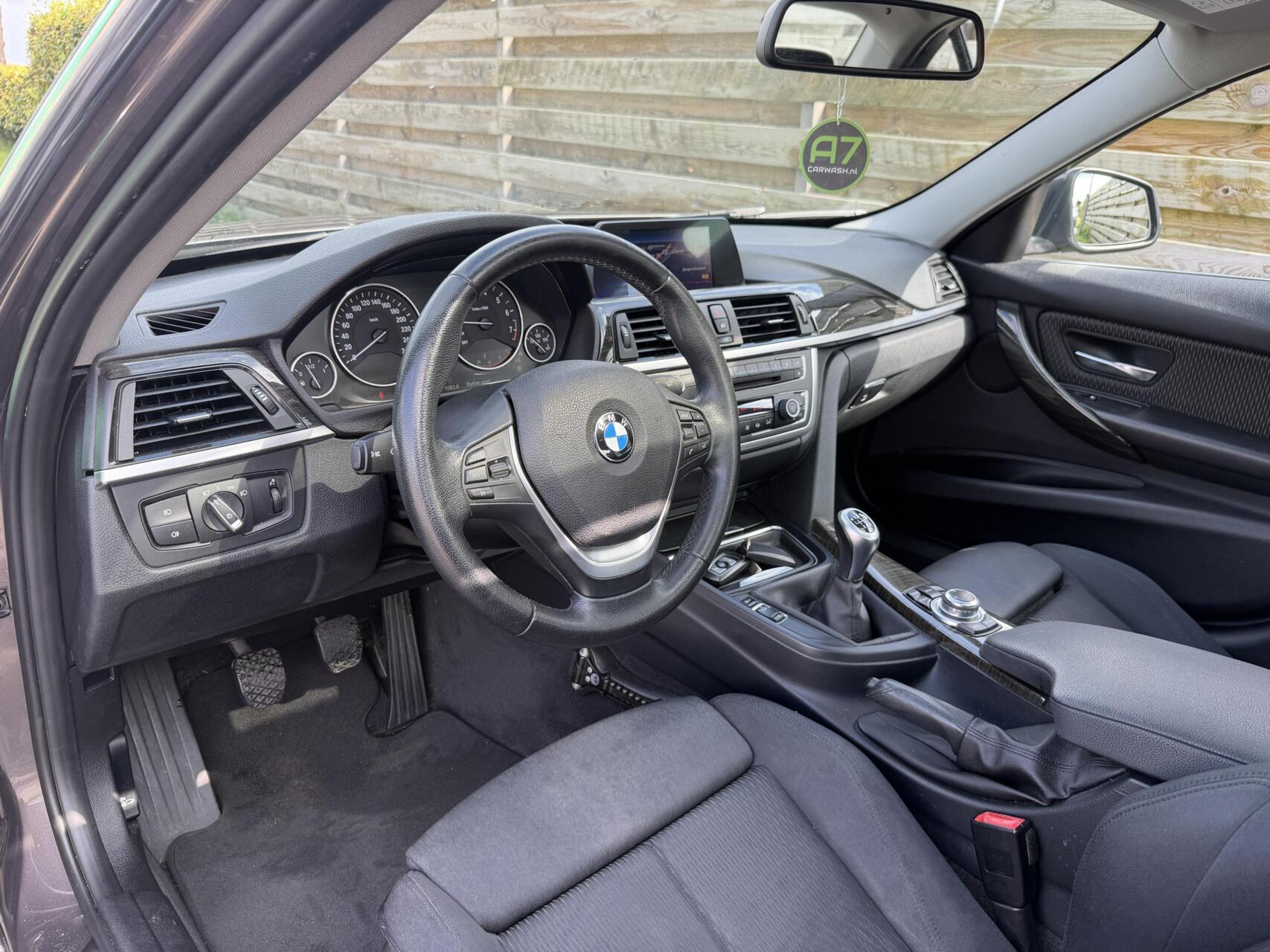 Foto van BMW 320i Ed