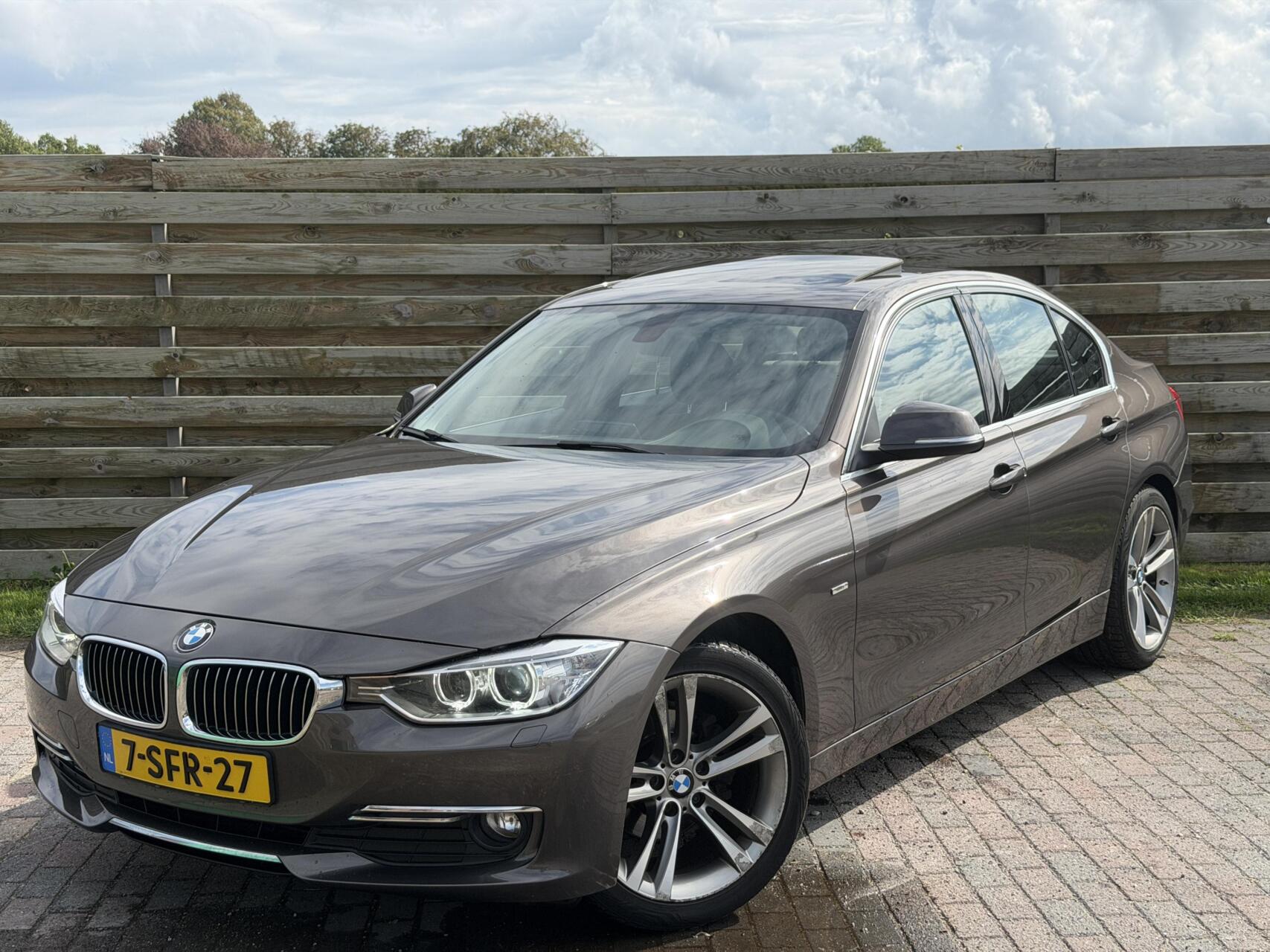 BMW 320i Ed 320i High Executive Panorama Cruise NAP 2013 - voorkant