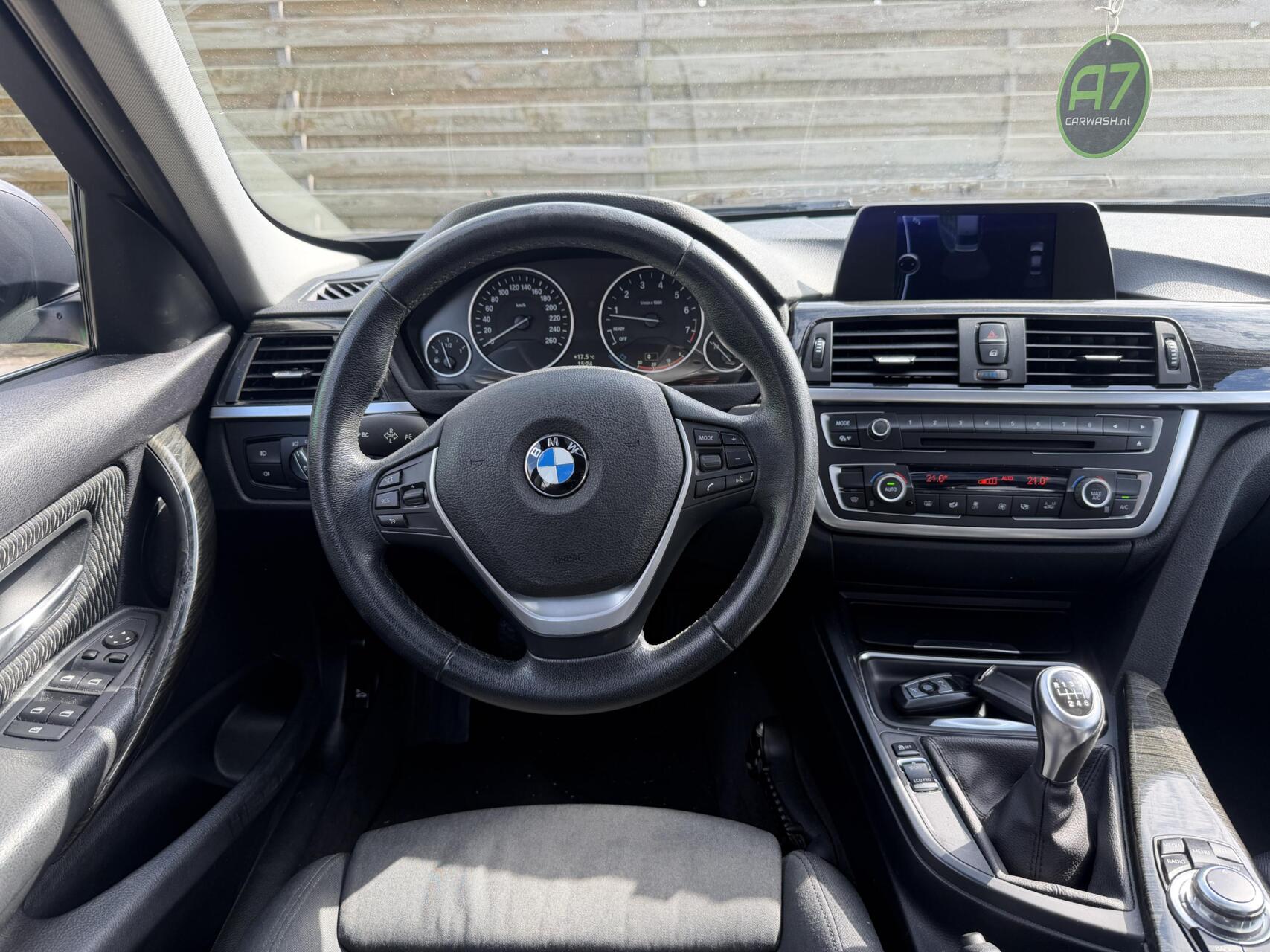 Foto van BMW 320i Ed