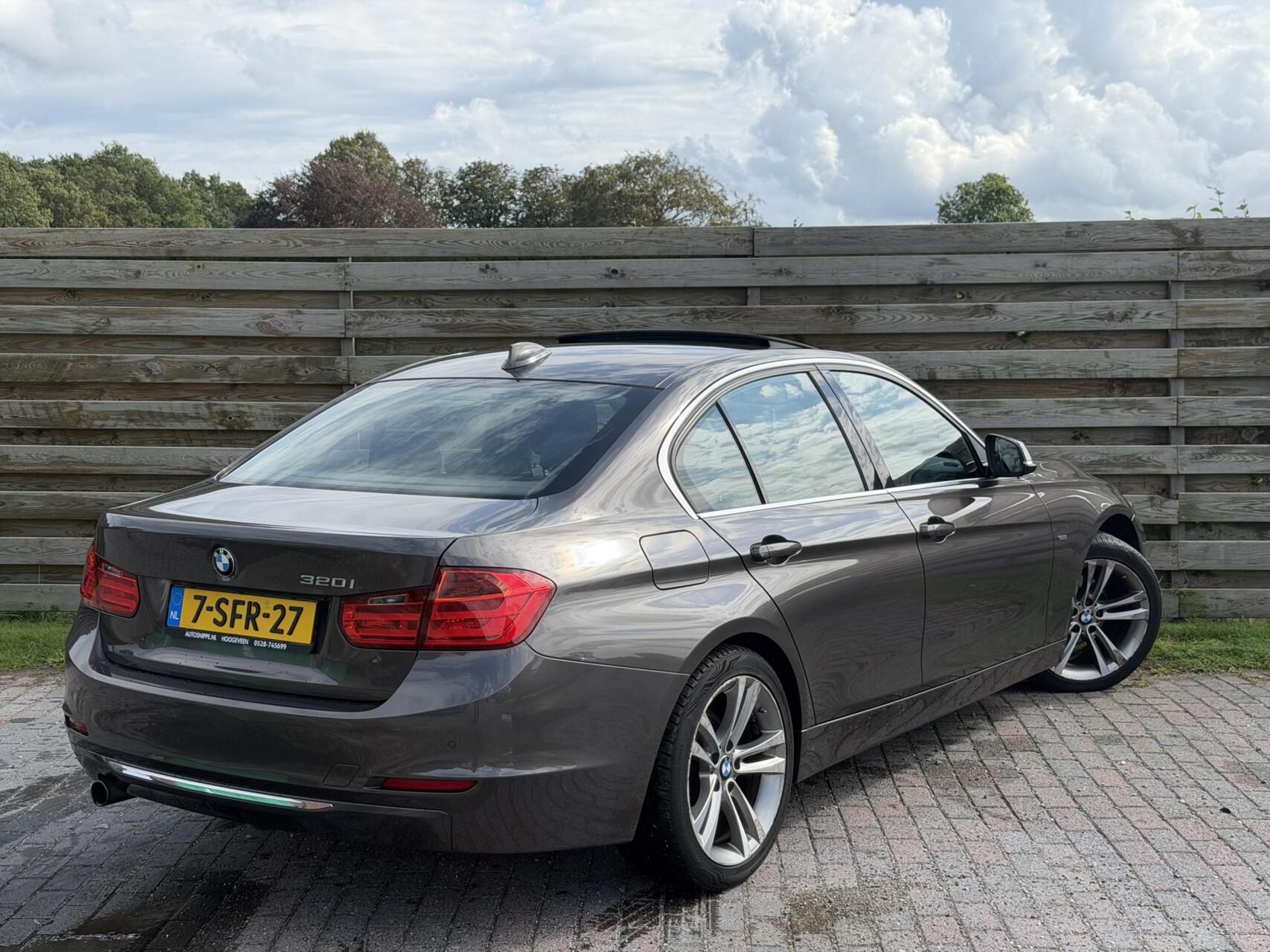 Foto van BMW 320i Ed