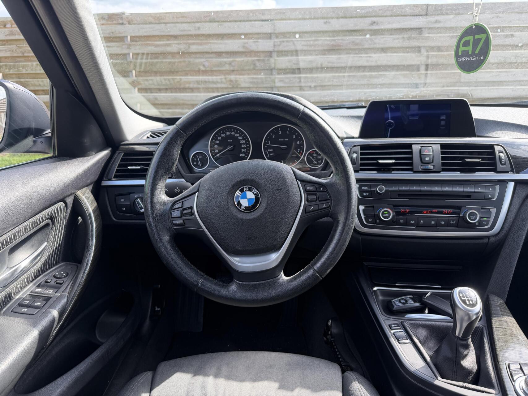 Foto van BMW 320i Ed