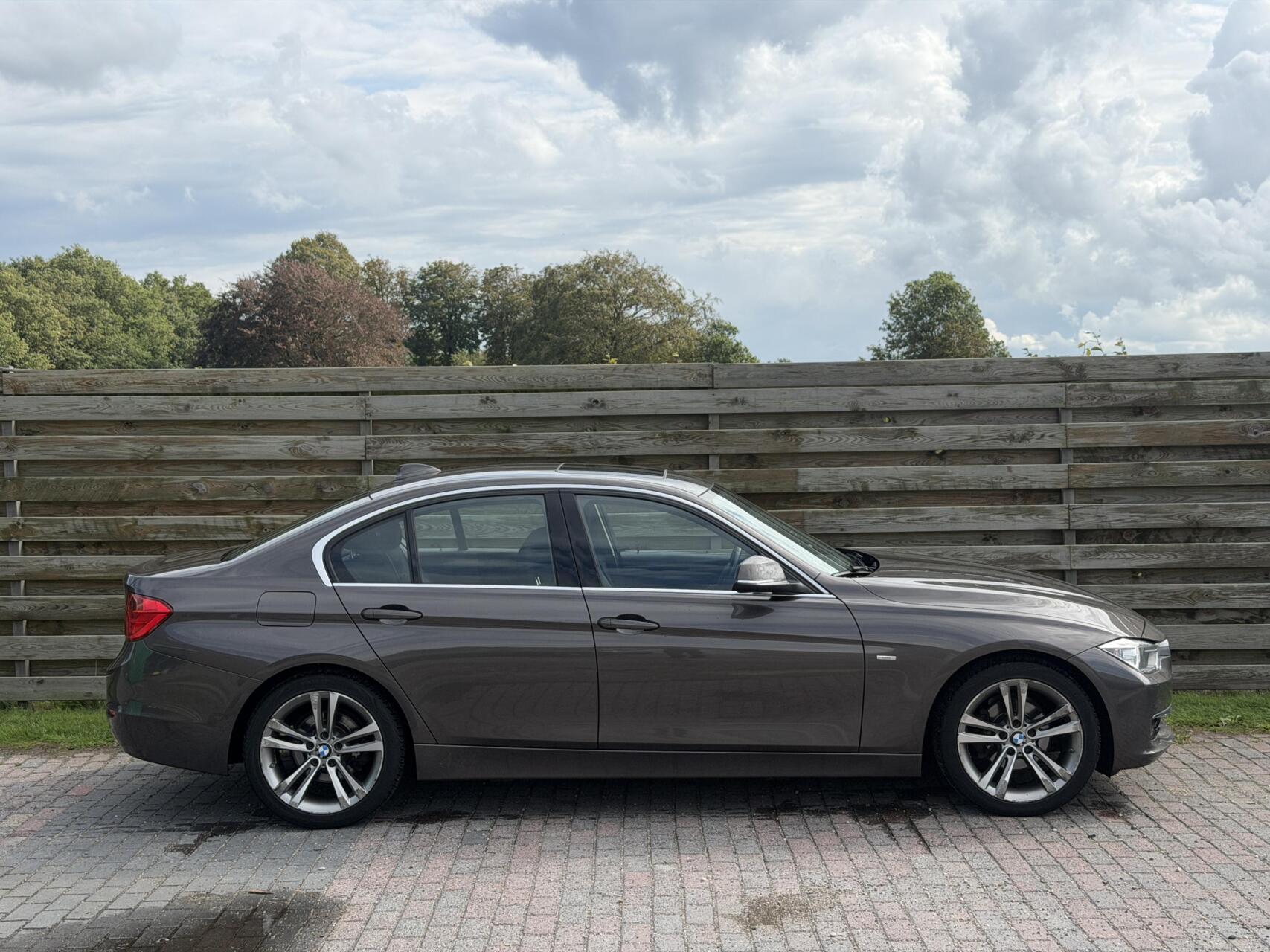 Foto van BMW 320i Ed