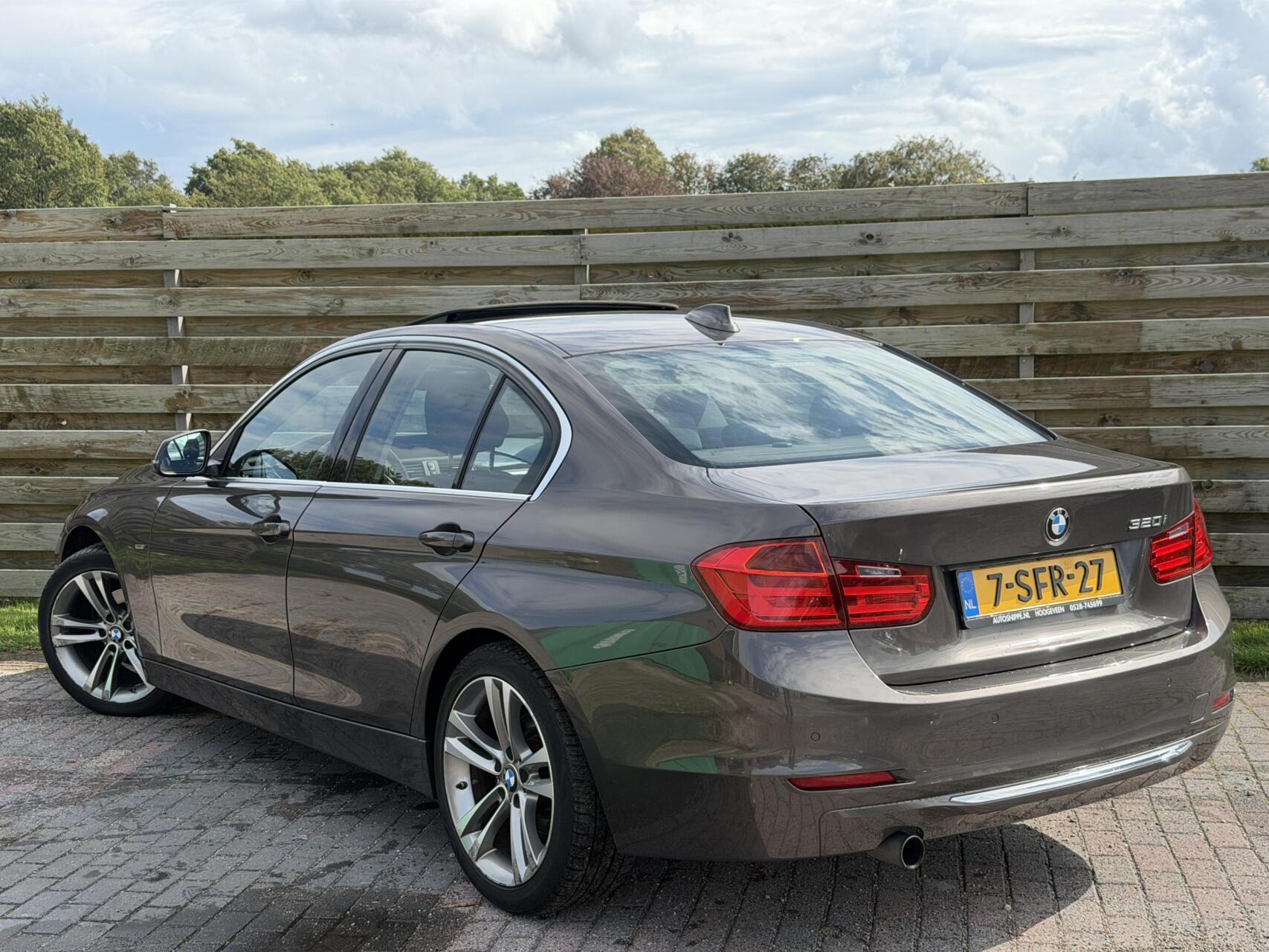Foto van BMW 320i Ed