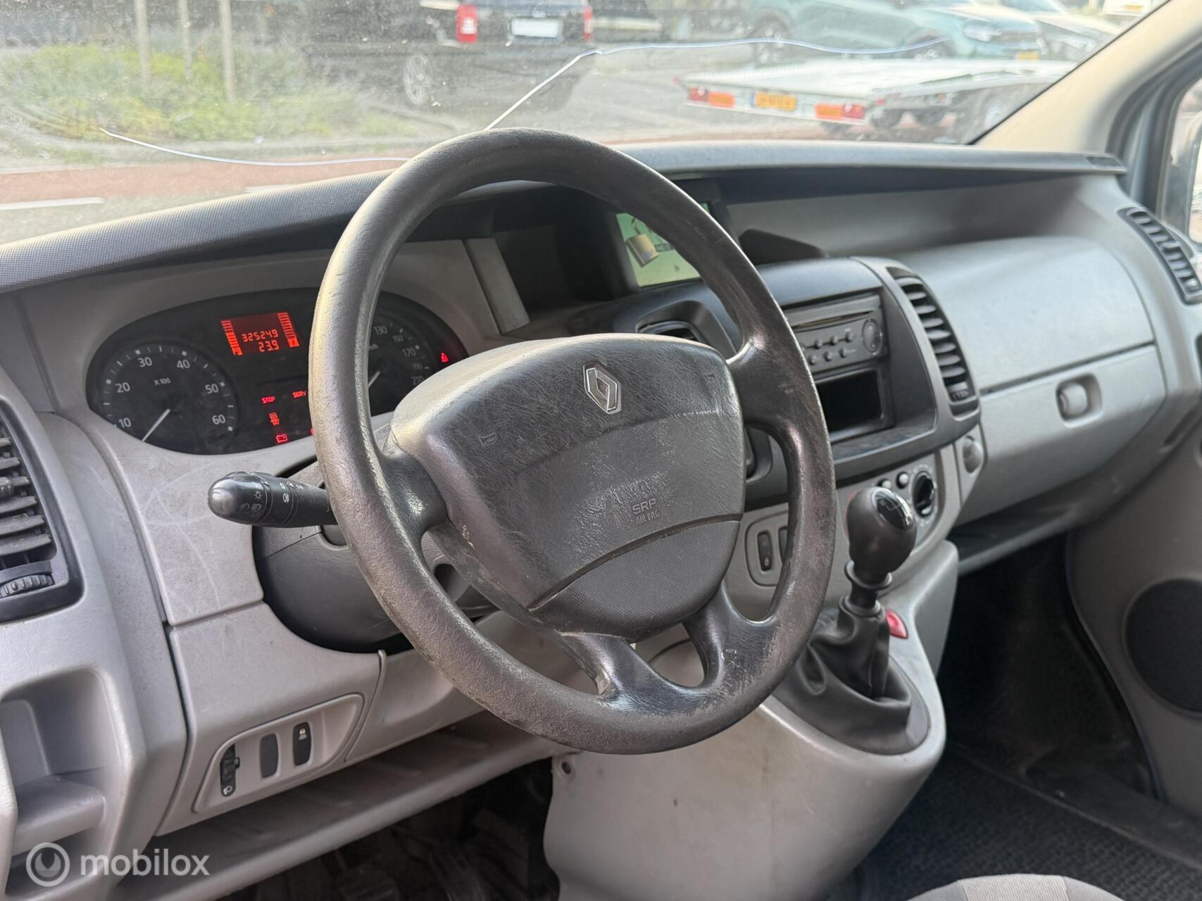 Foto van Renault Trafic T29 L2/h1 2,5 Dci 84kw E4 Fap