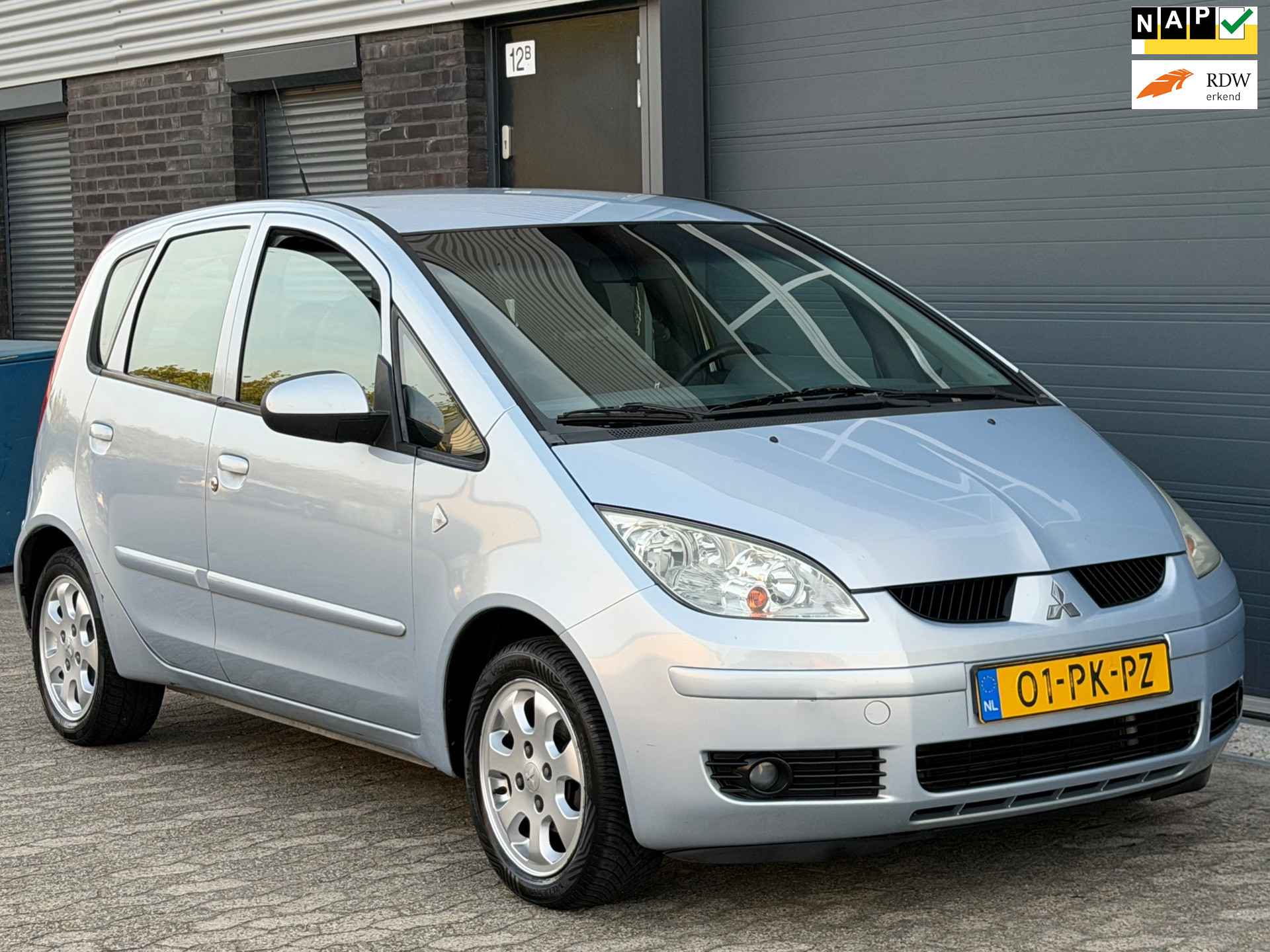 Mitsubishi Mitsubishi Colt 1.3 Inform Cool Pack Plus 5deurs AIRCO APK 2004 - voorkant