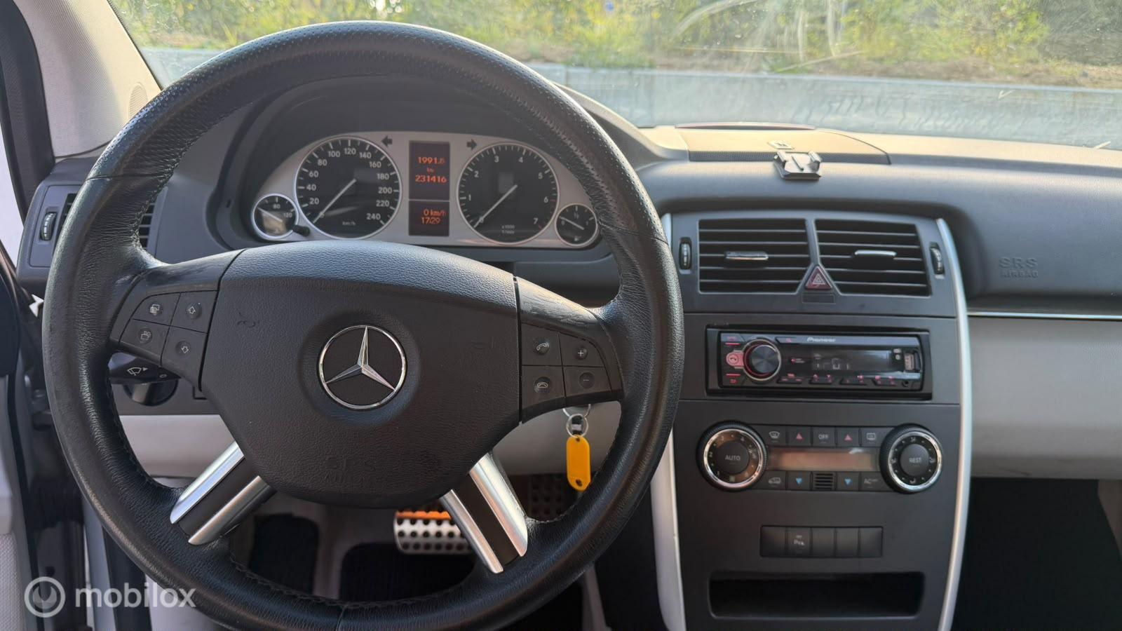 Foto van Mercedes-Benz B 200