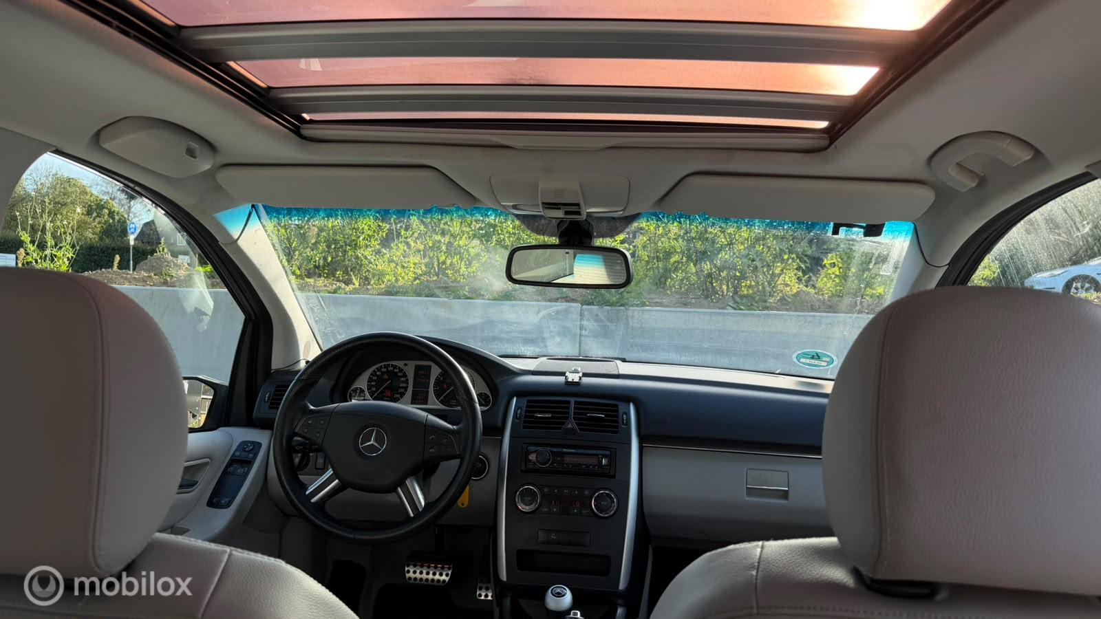 Foto van Mercedes-Benz B 200