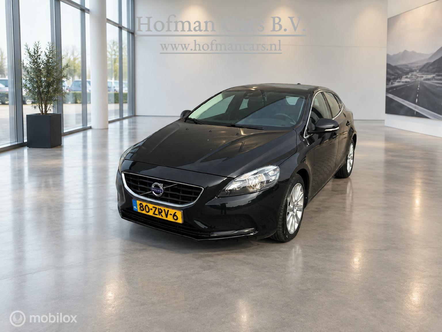 Volvo V40 1.6 T3 Momentum | Zwart | Isofix | Lichtmetaal | NAP 2013 - voorkant