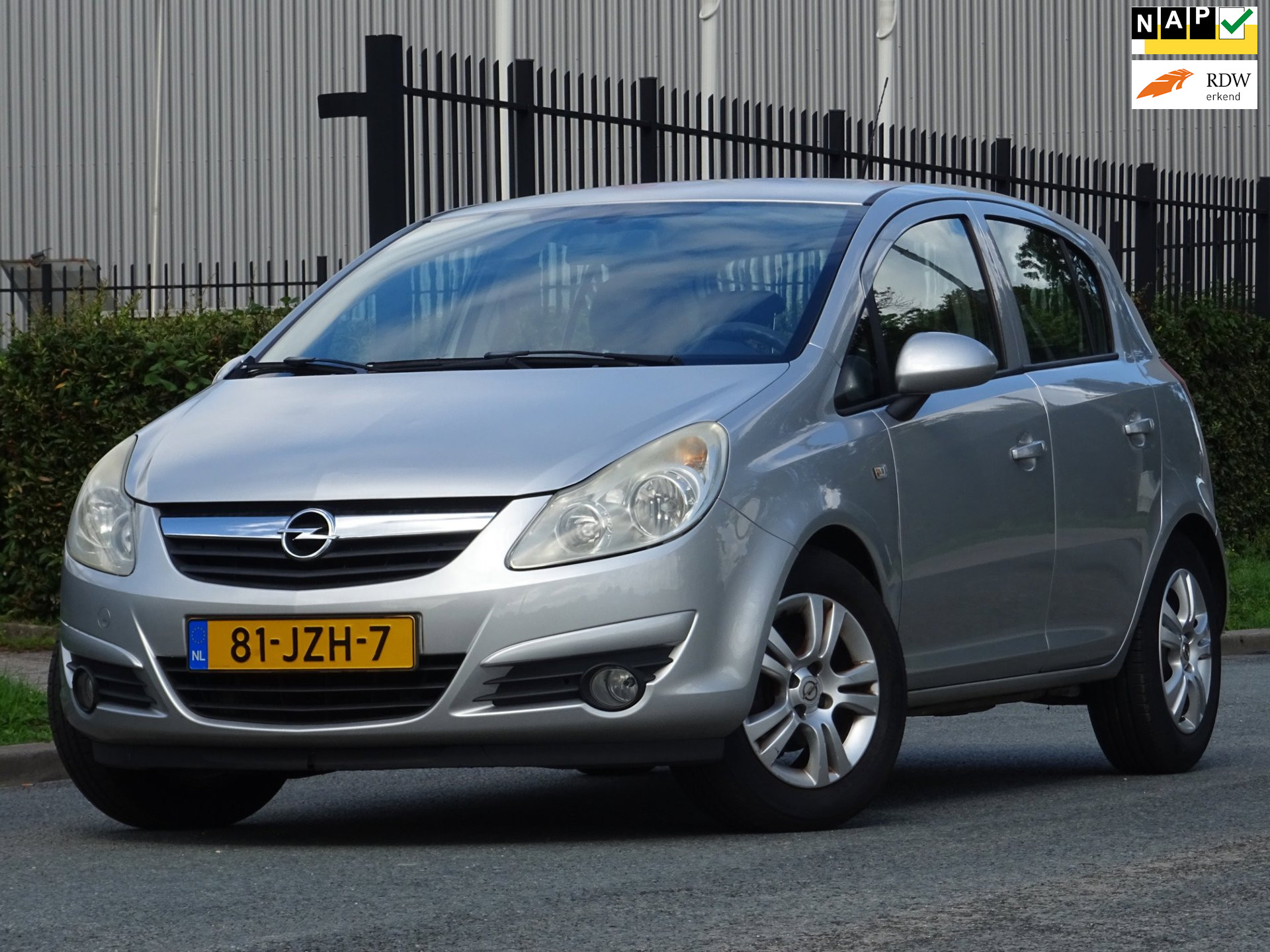 Opel Corsa 1.2-16V Enjoy 5DRS 83DKM/NAP/AIRCO/CRUISE/APK 2009 - voorkant