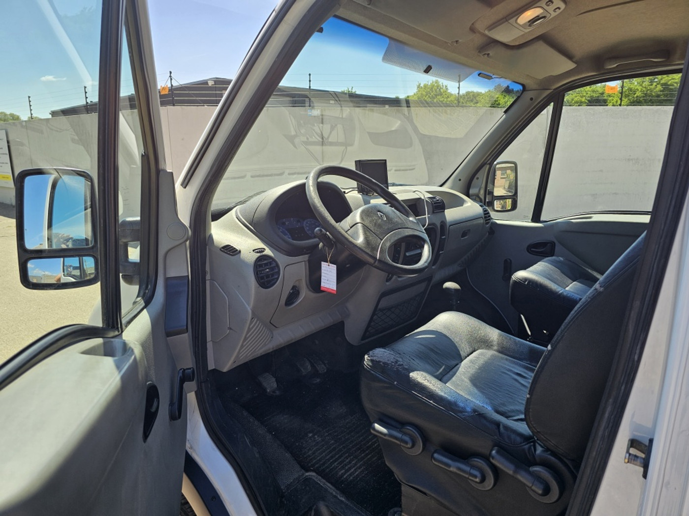 Foto van Renault Master 3.5t Polyvolume 22m3 2.5 Dci Euro 2000