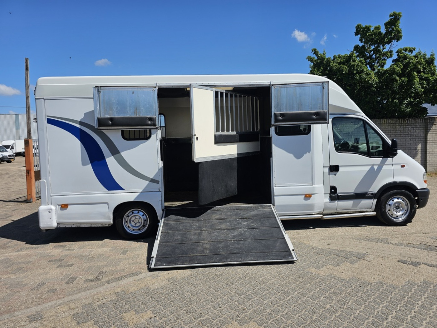 Foto van Renault Master 3.5t Polyvolume 22m3 2.5 Dci Euro 2000