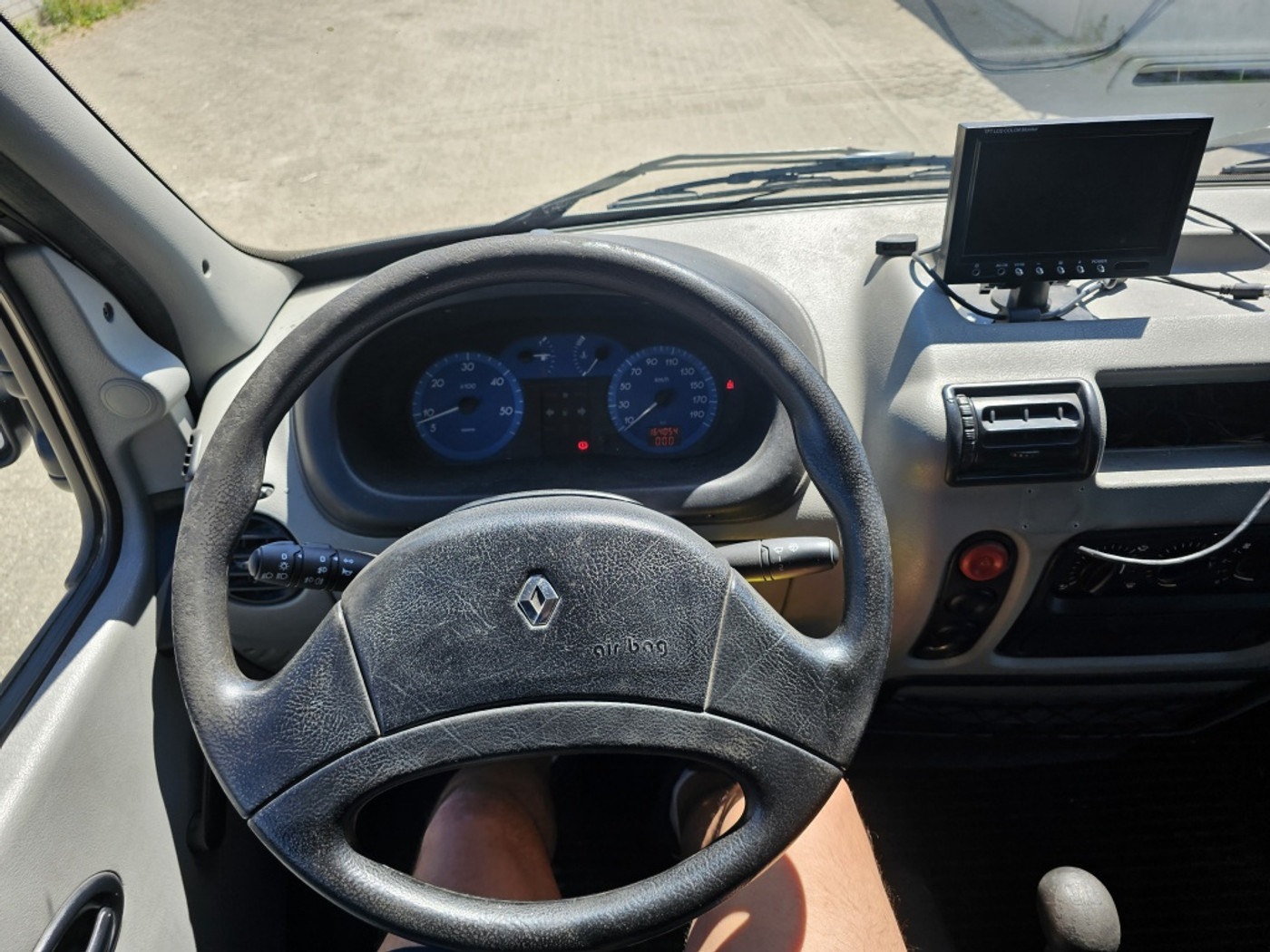 Foto van Renault Master 3.5t Polyvolume 22m3 2.5 Dci Euro 2000