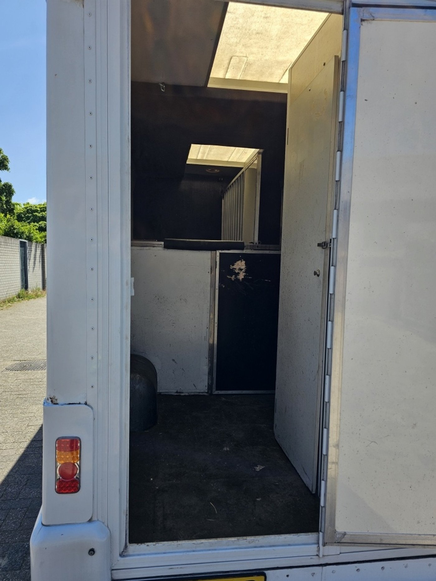 Foto van Renault Master 3.5t Polyvolume 22m3 2.5 Dci Euro 2000