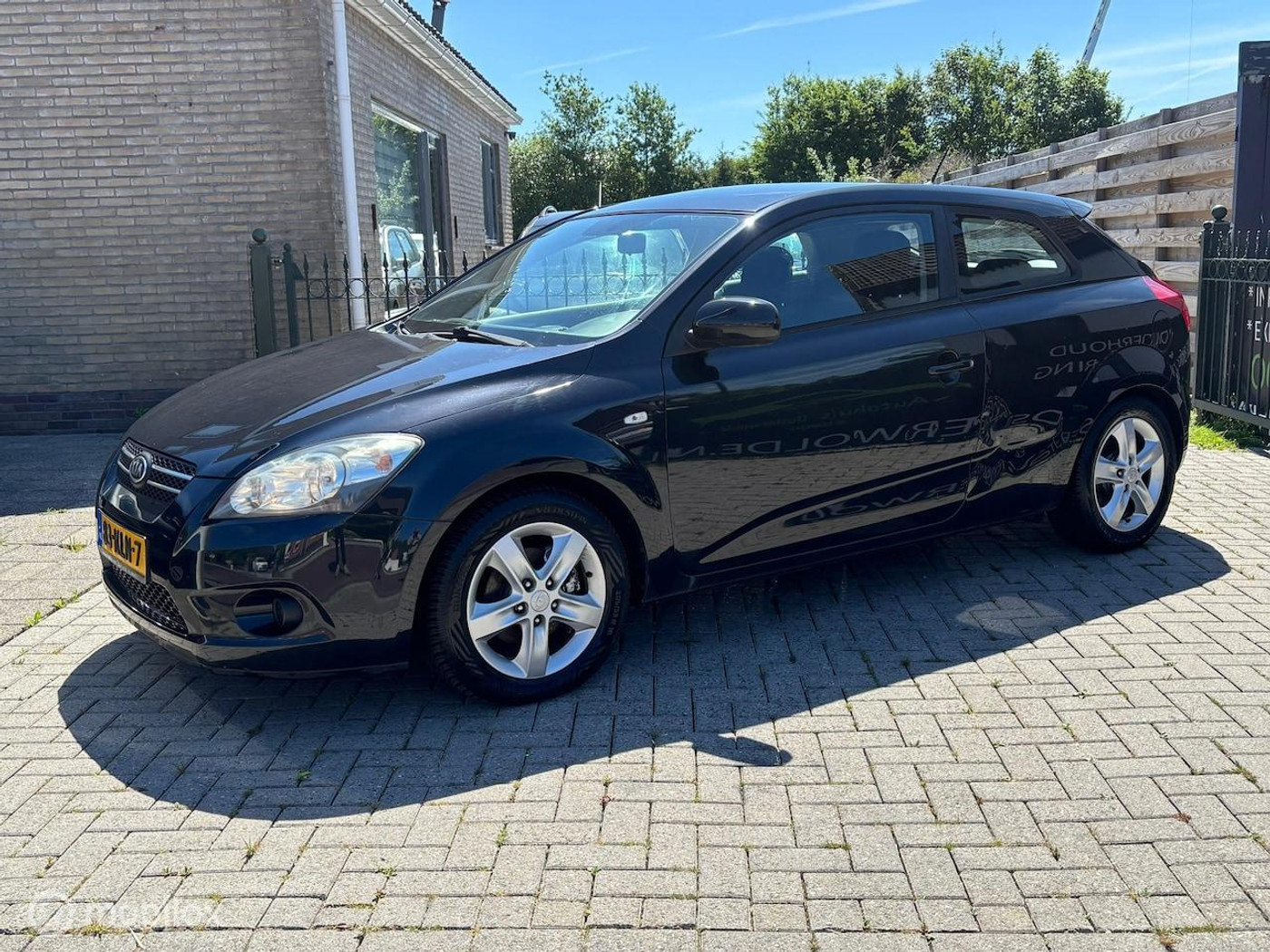 Kia Pro_cee'd 1.6 CRDi X-ecutive 2010 - voorkant