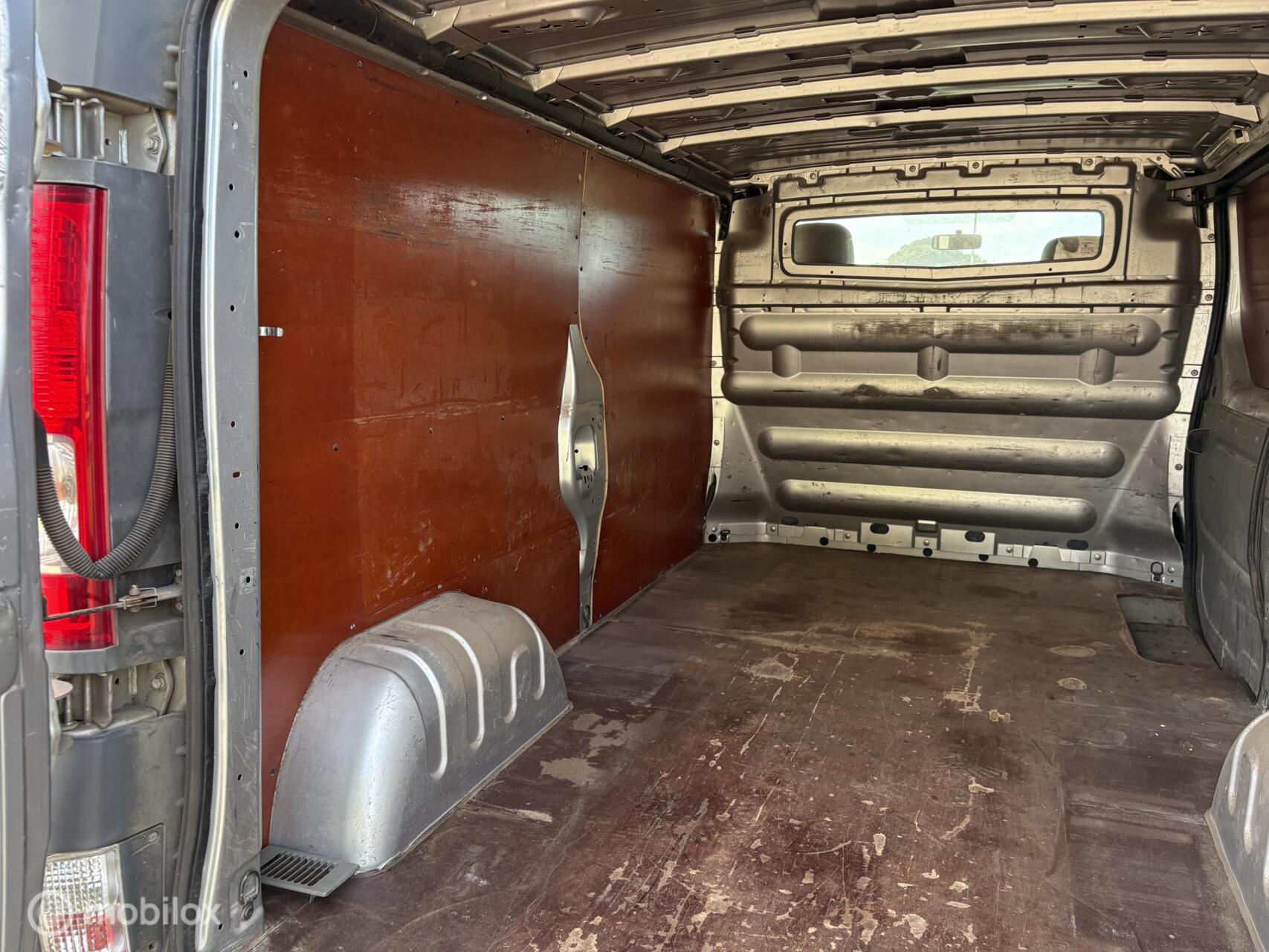 Foto van Renault Trafic T29 L2/h1 2.5 Dci 107kw E4 Fap