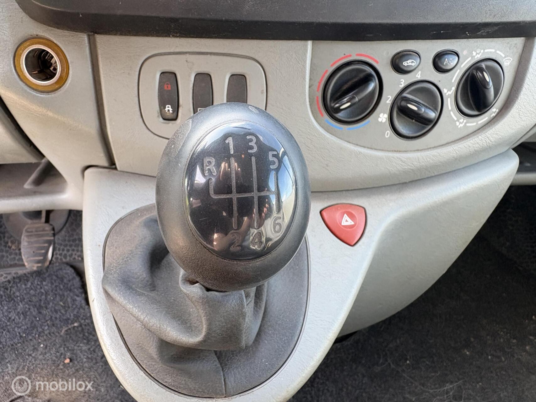 Foto van Renault Trafic T29 L2/h1 2.5 Dci 107kw E4 Fap